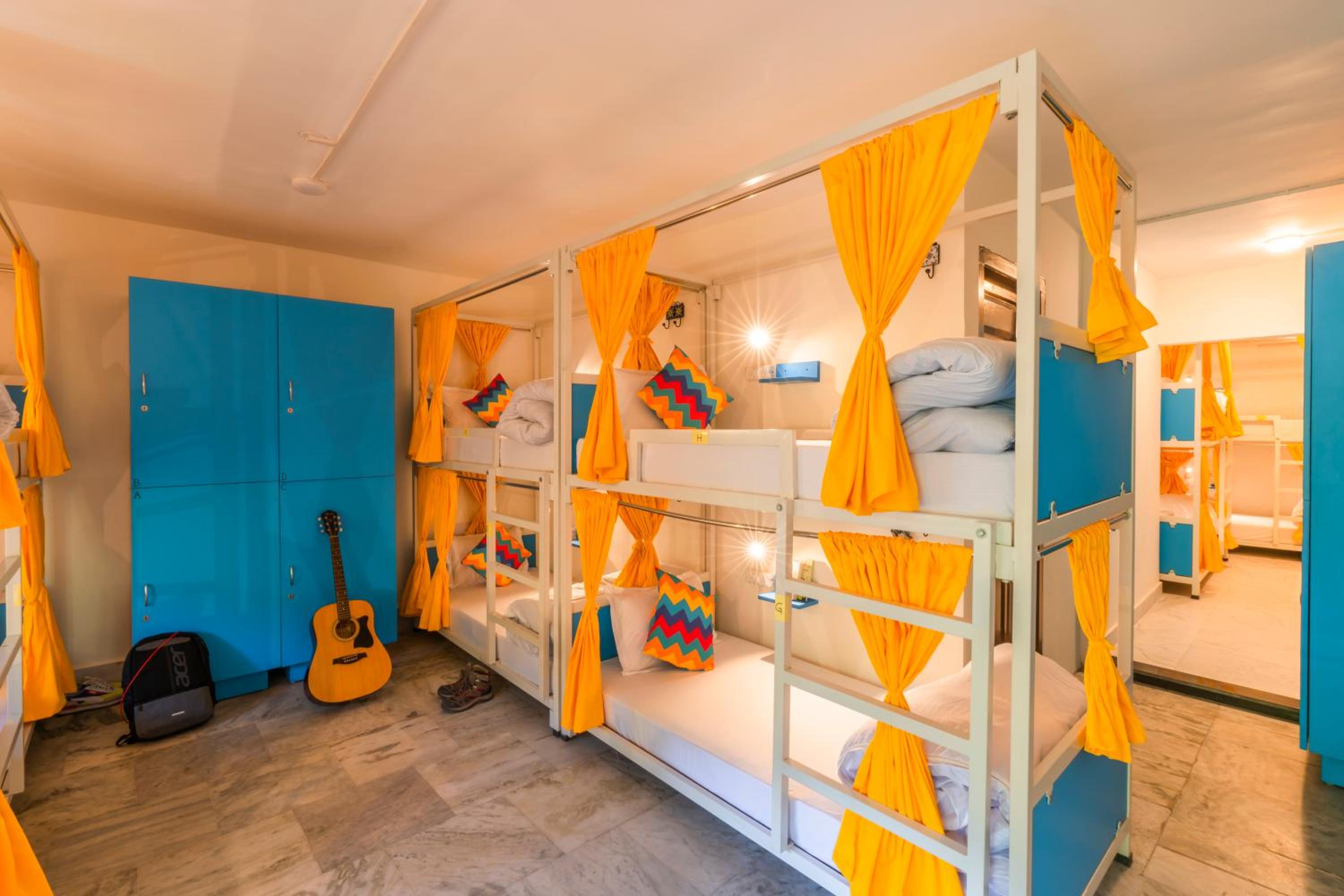 Bed in 6 Bed Mixed Dormitory Room with Ensuite Bathroom photo 1