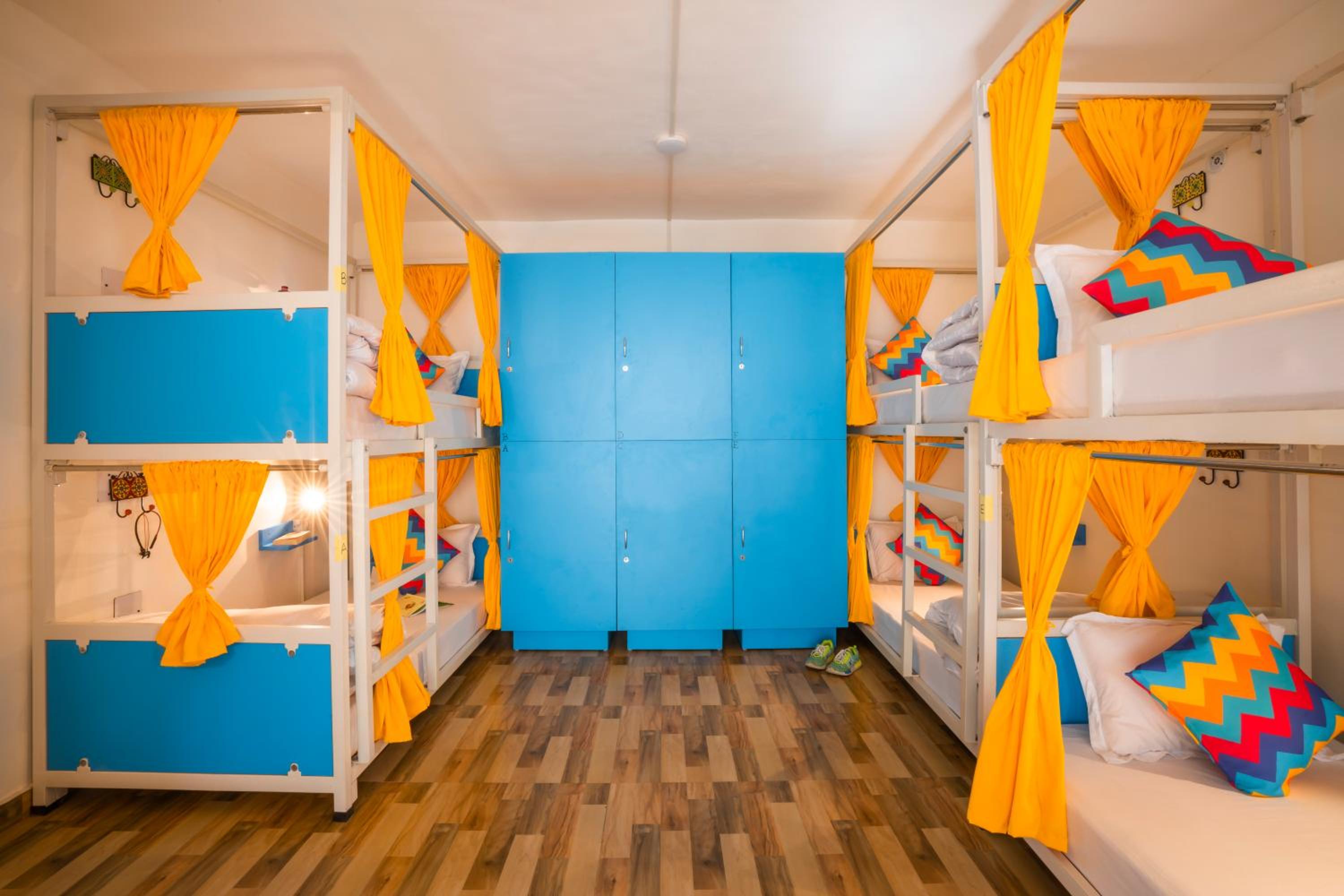Bed in 6 Bed Mixed Dormitory Room with Ensuite Bathroom photo 2