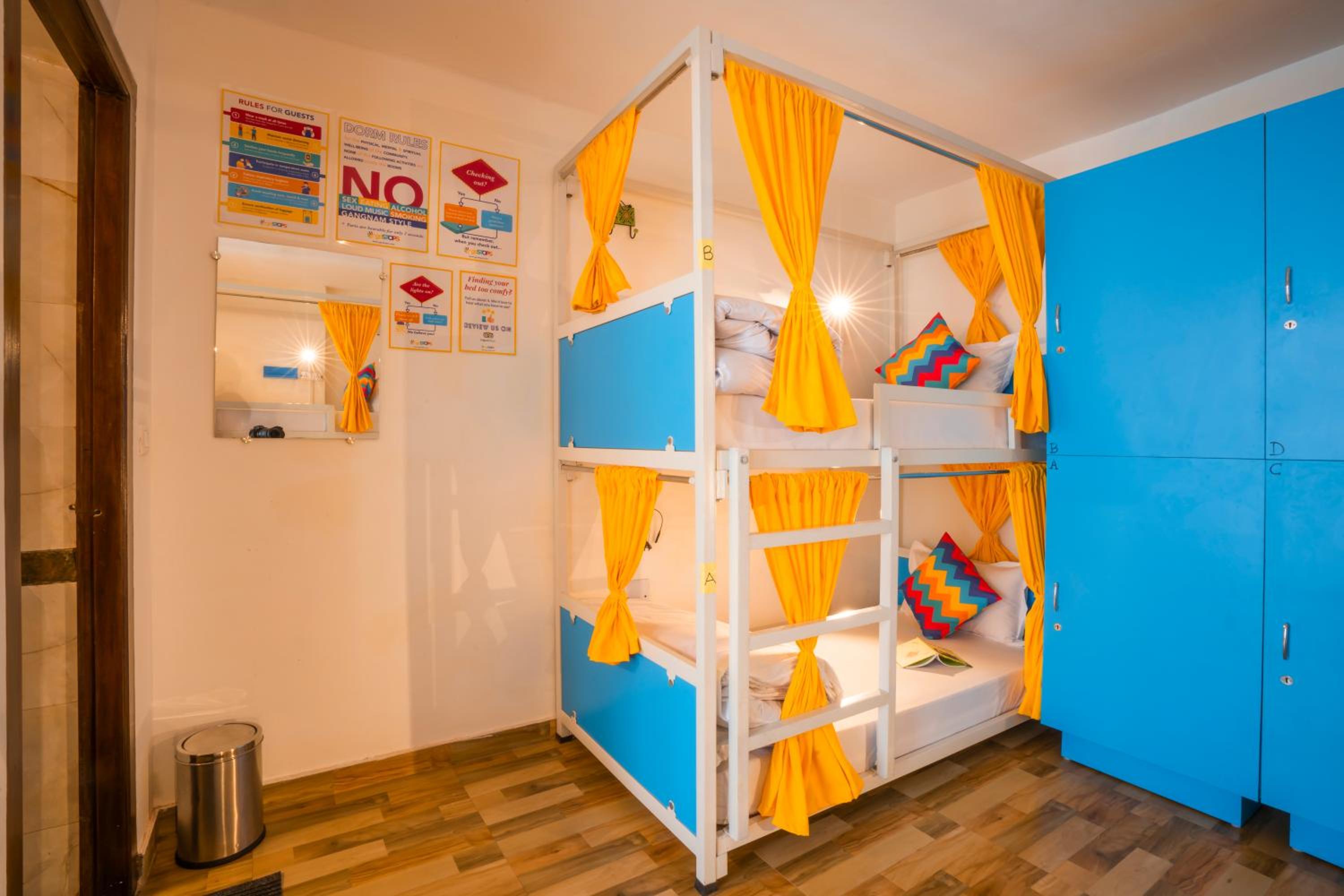 Bed in 12 Bed Mixed Dormitory Room with Ensuite Bathroom photo 3