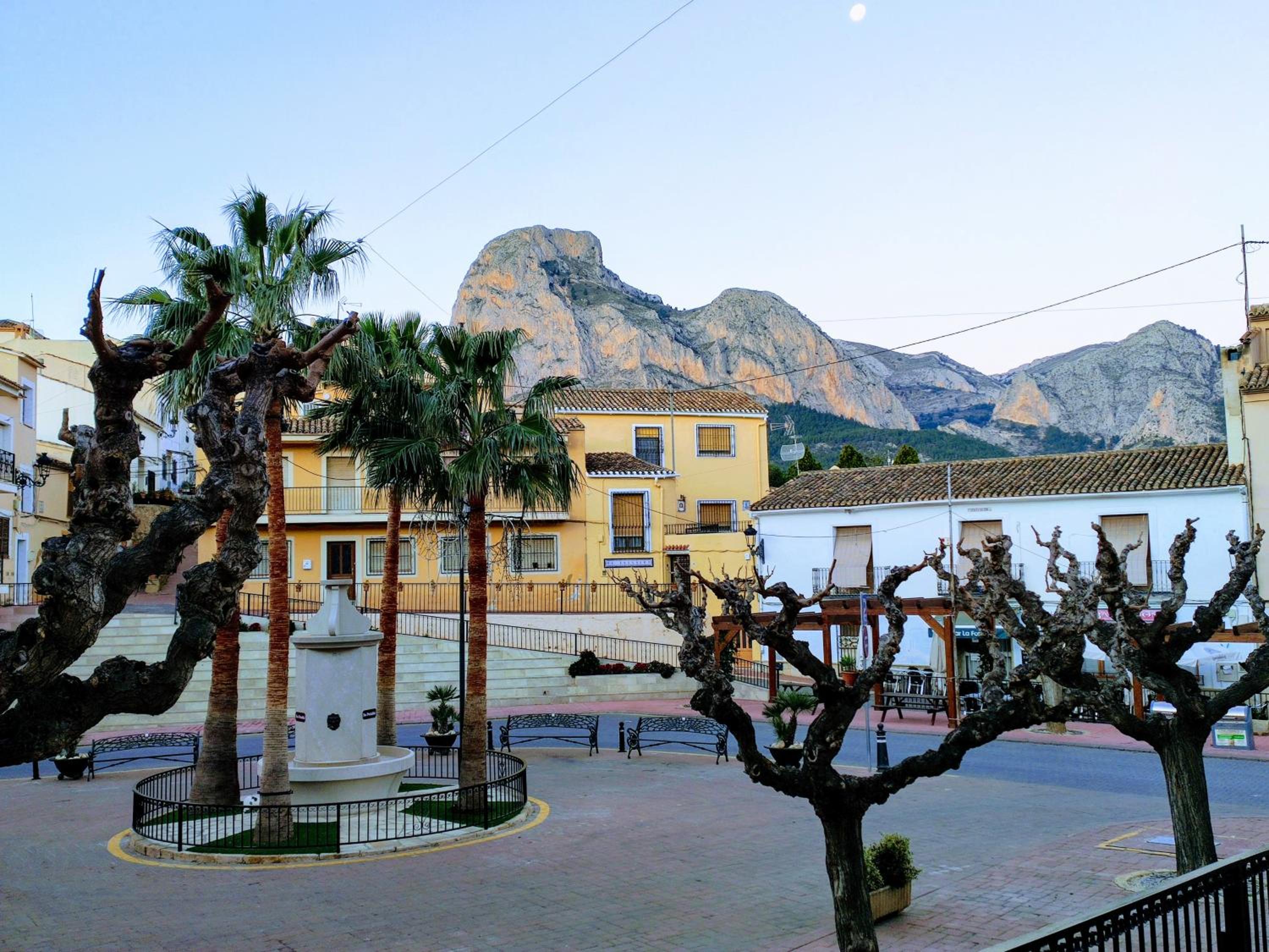Apartment with Mountain View - Photo 15