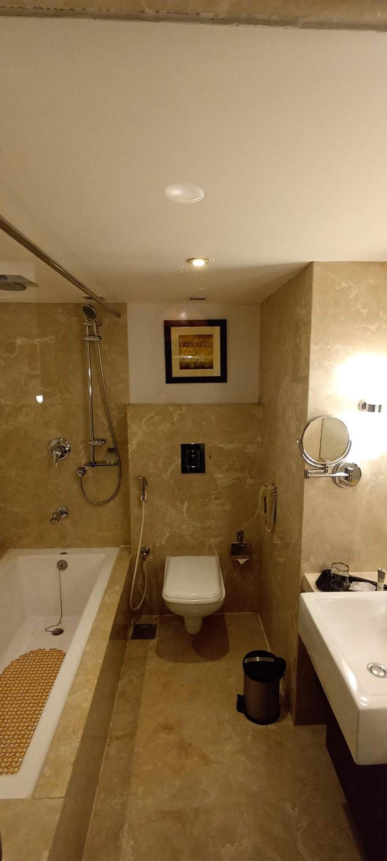 Suite Room – One way Airport Transfer , 25 % Discount on Food & Beverage and 15% Discount on Laundry Services photo 3