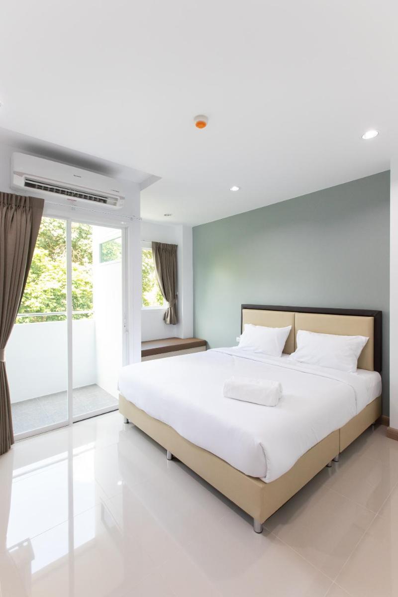 Deluxe Double Room with Balcony - Photo 3