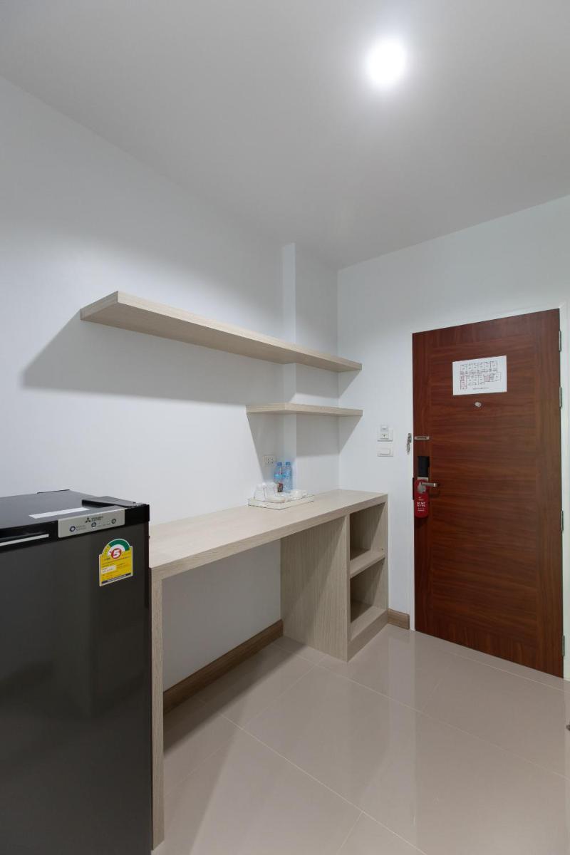 Deluxe Double Room with Balcony - Photo 6