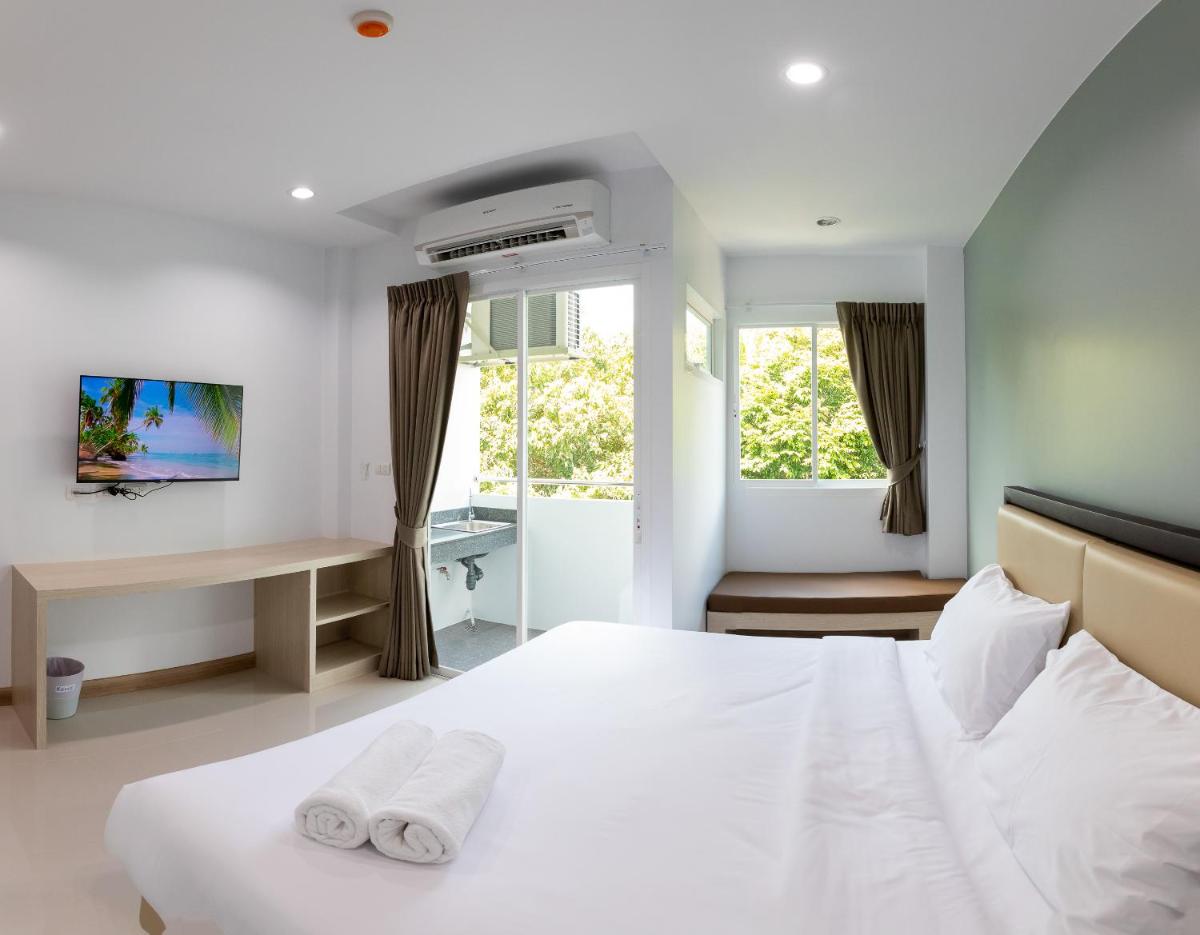 Deluxe Double Room with Balcony - Photo 1