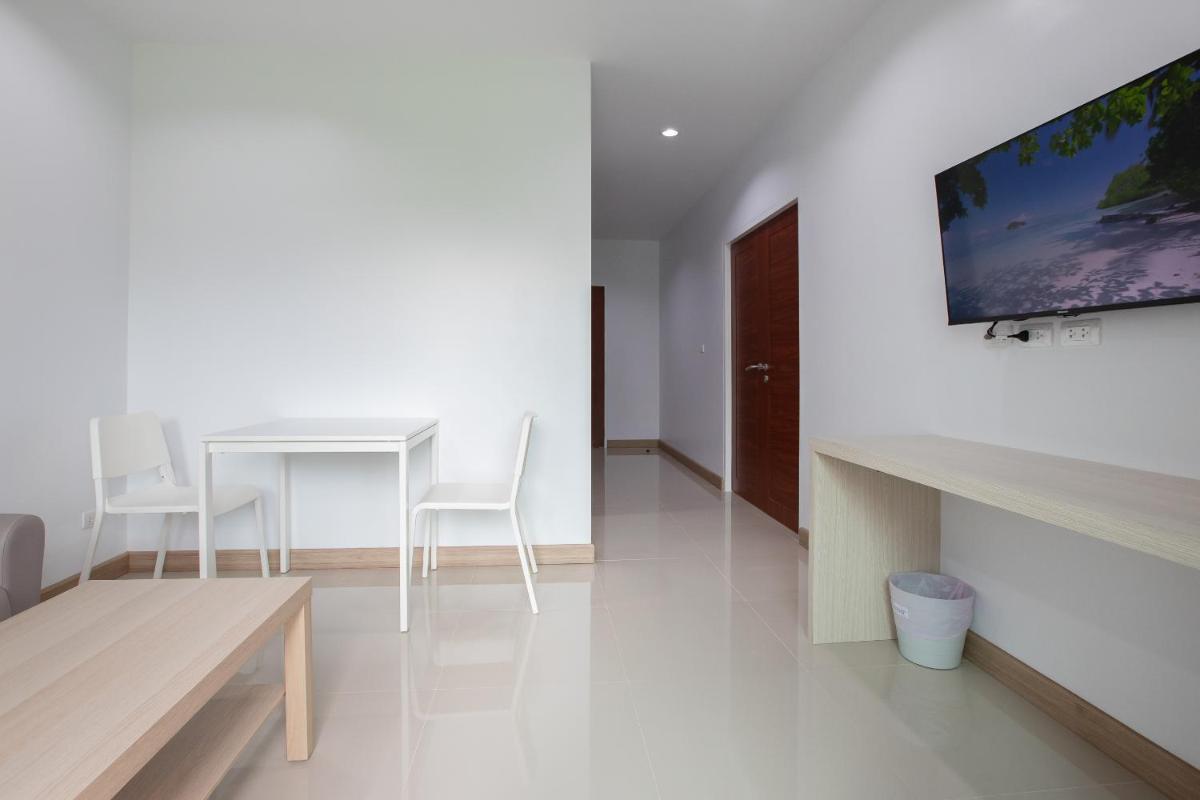 Deluxe Family Room - Photo 7