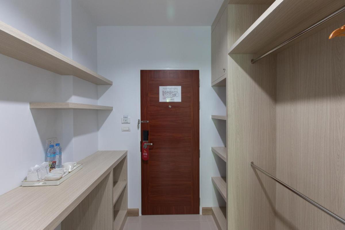 Deluxe Double Room with Balcony - Photo 5