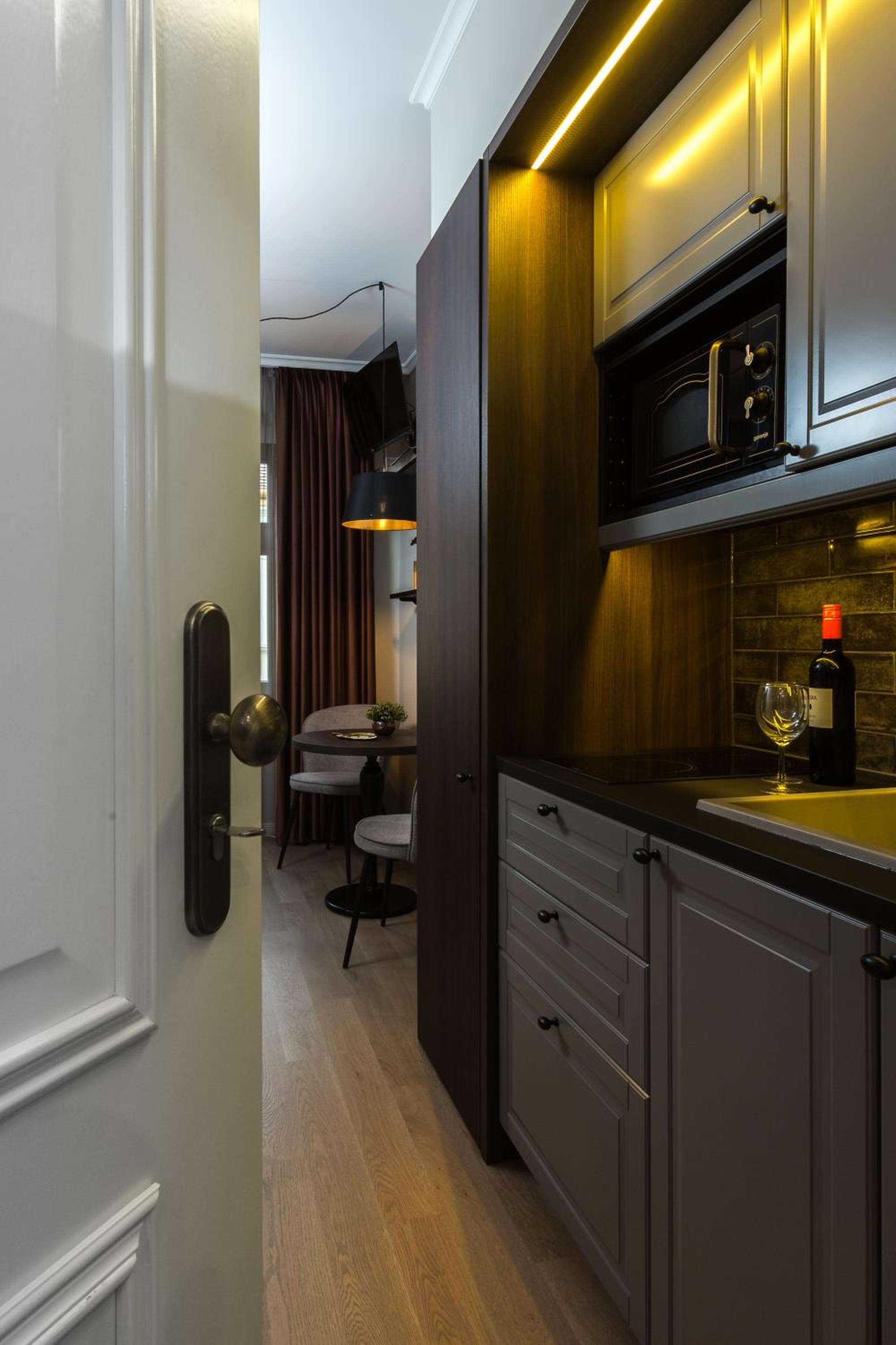 One-Bedroom Apartment - Photo 4