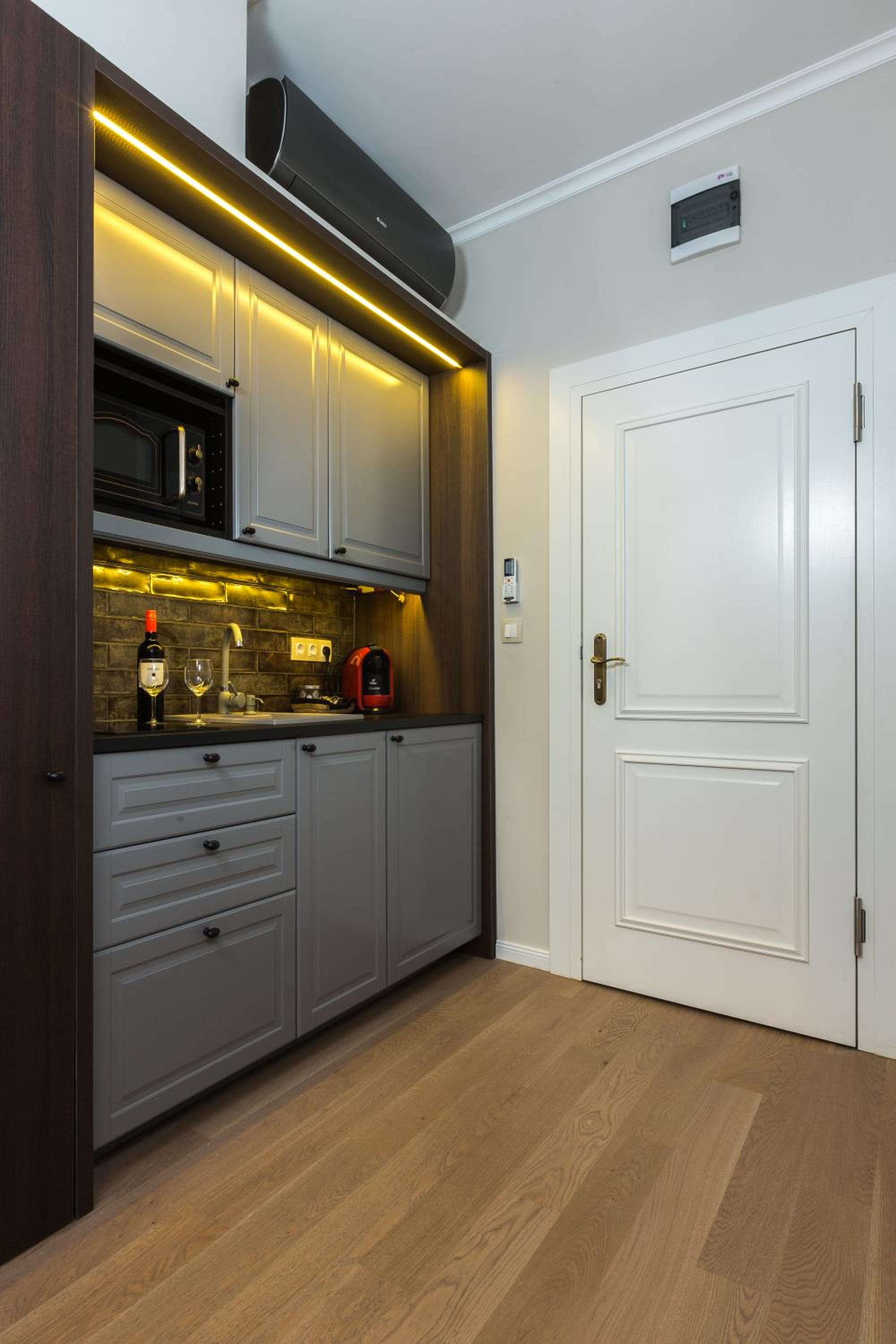 One-Bedroom Apartment - Photo 6