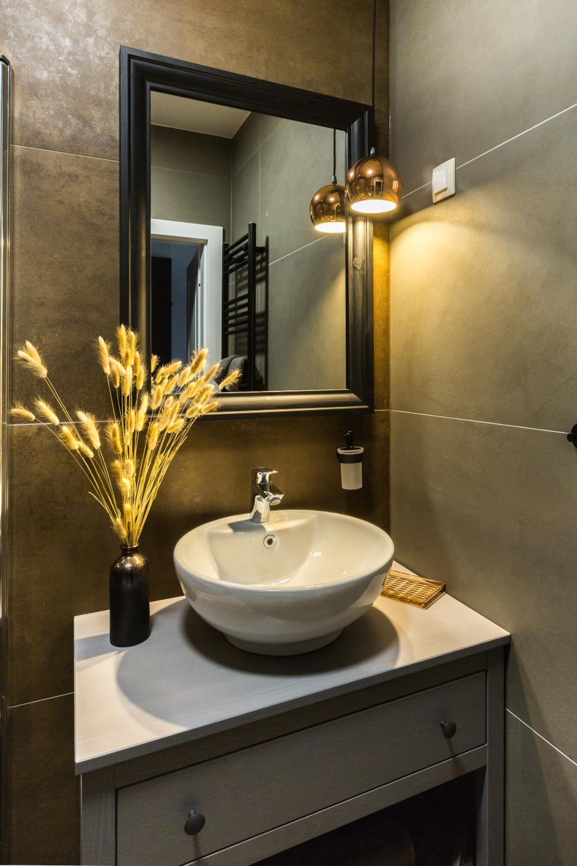 One-Bedroom Apartment - Photo 2