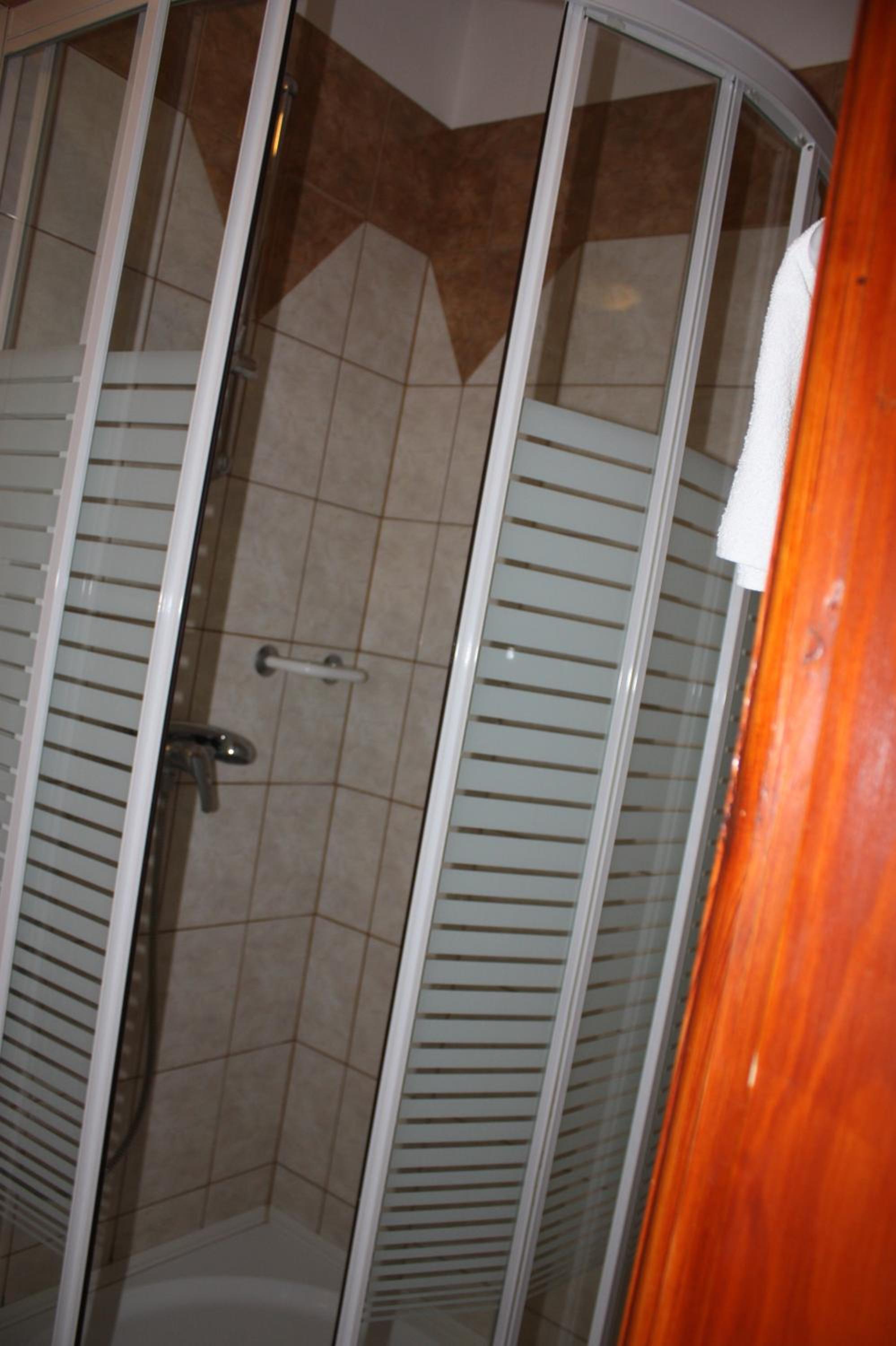 Single Room with Bath photo 3