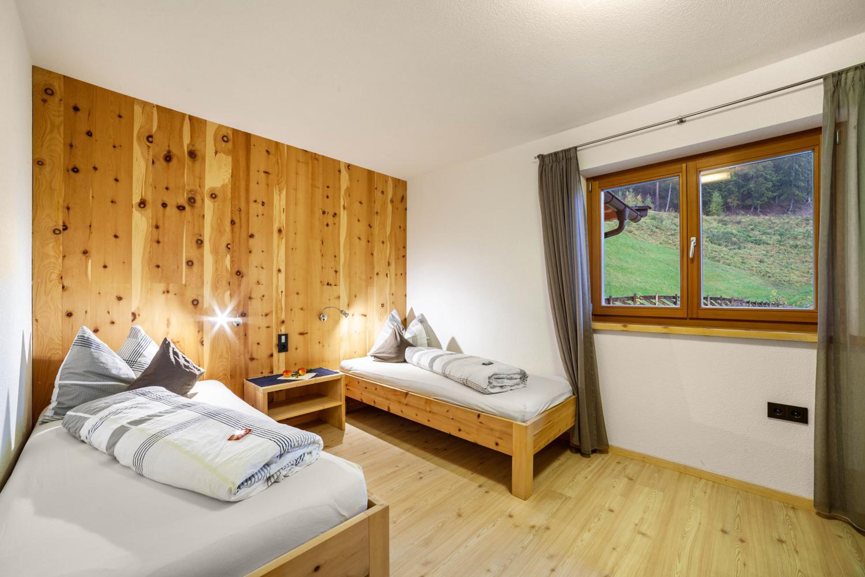 Two-Bedroom Deluxe Apartment with Garden View photo 2