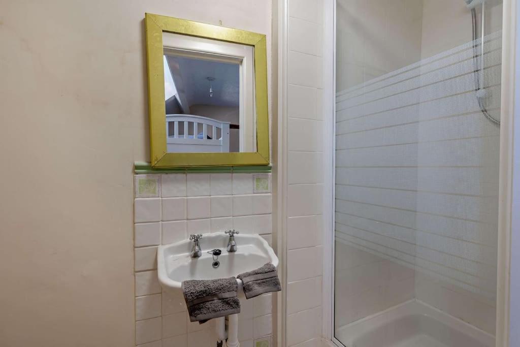 Four-Bedroom House photo 2
