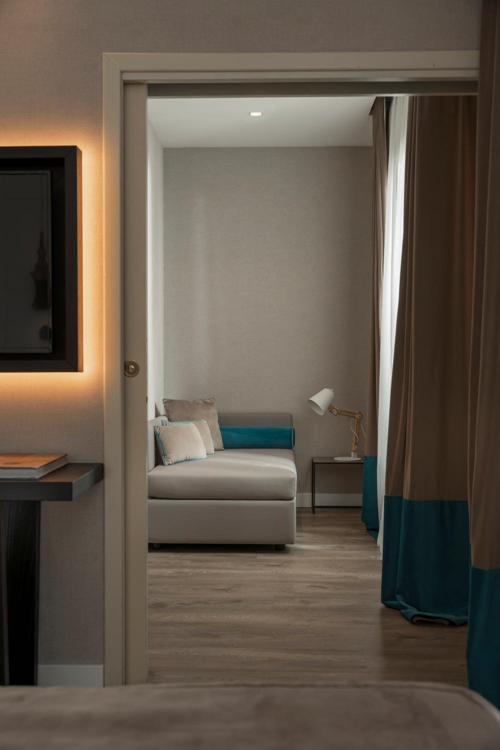 Junior Suite with Side Sea View photo 3