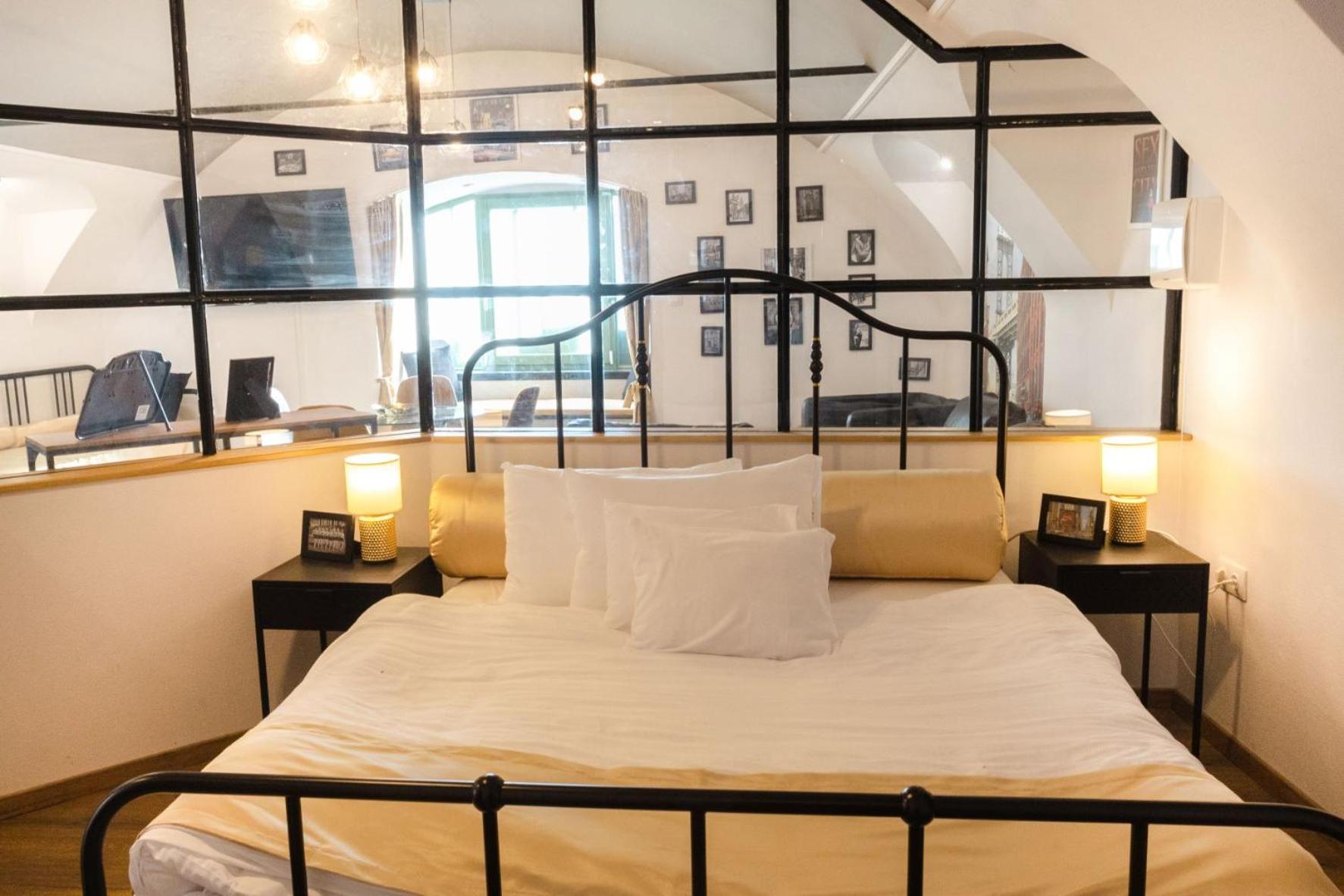 Deluxe Suite with Spa Bath - Photo 3