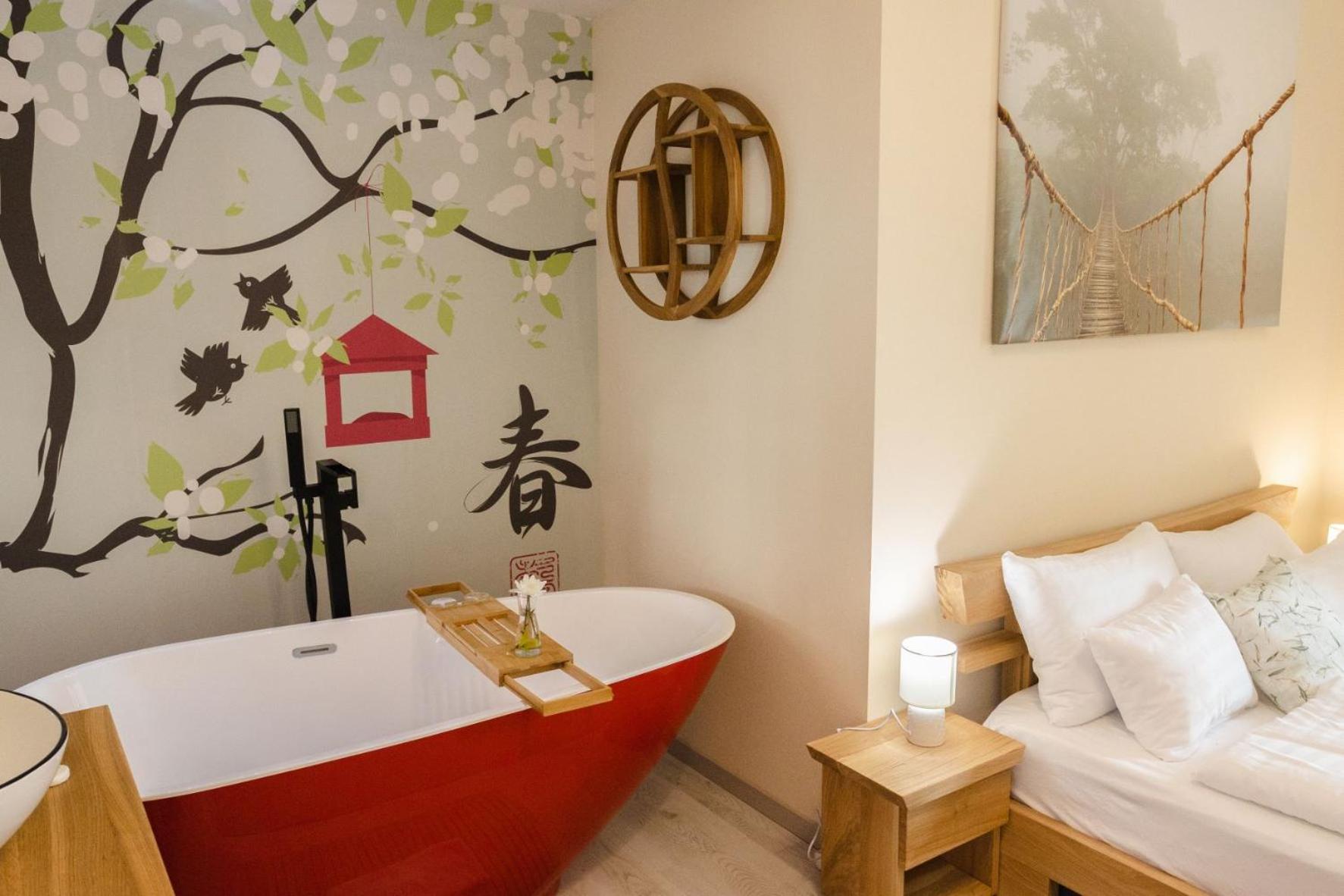 Deluxe Double Room with Bath - Photo 2