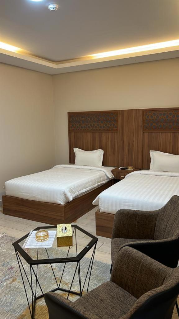 King Room with Two King Beds photo 3