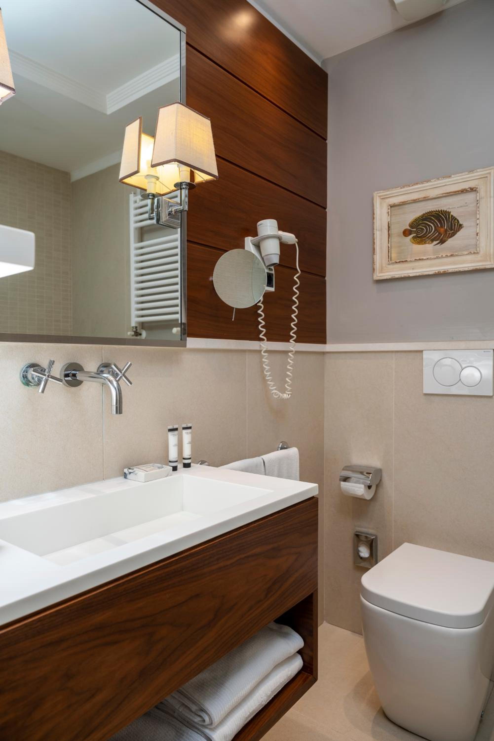 Double Room Classic Plus with Balcony with Partial Sea View photo 3