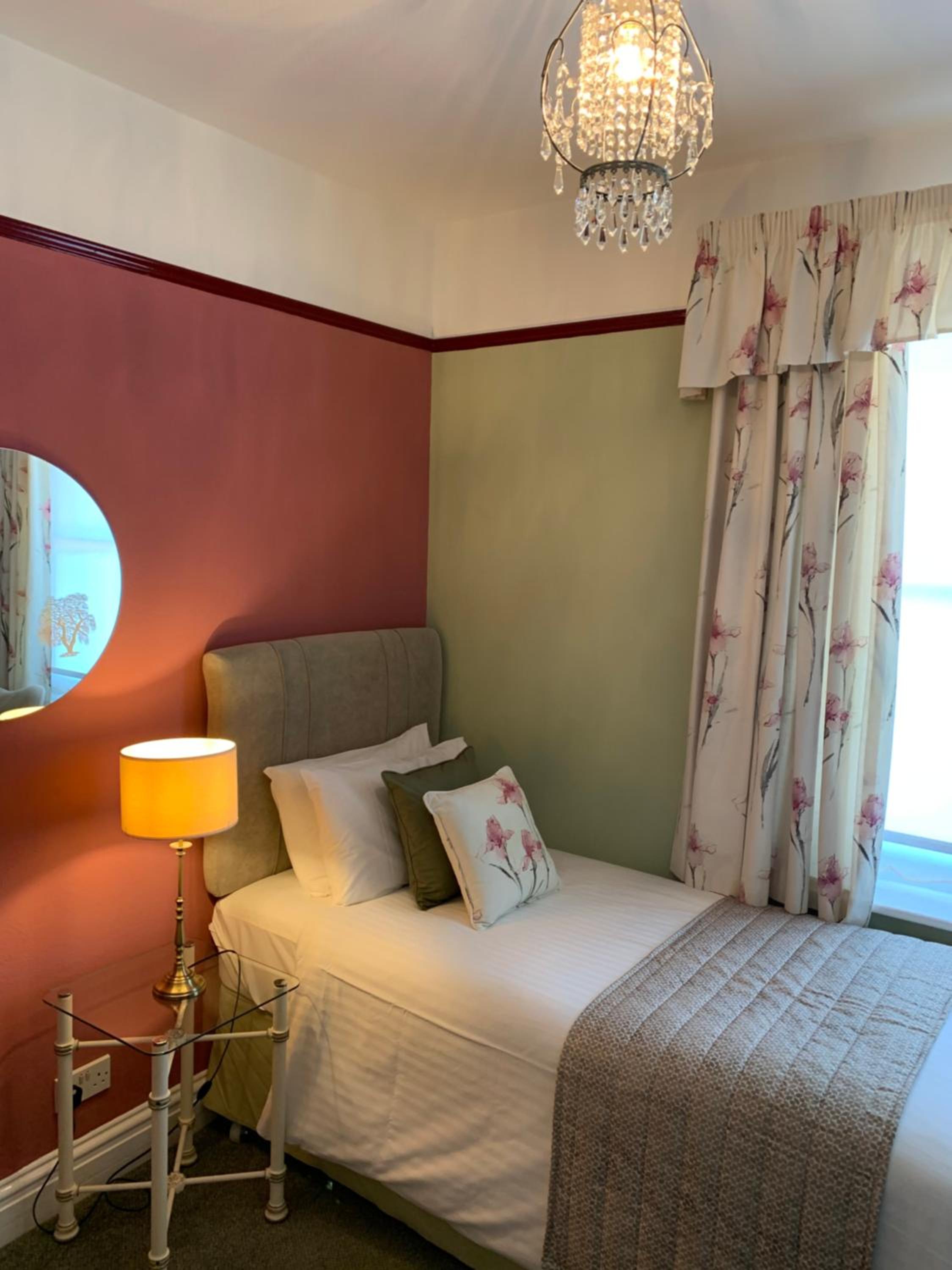 Single Room photo 3