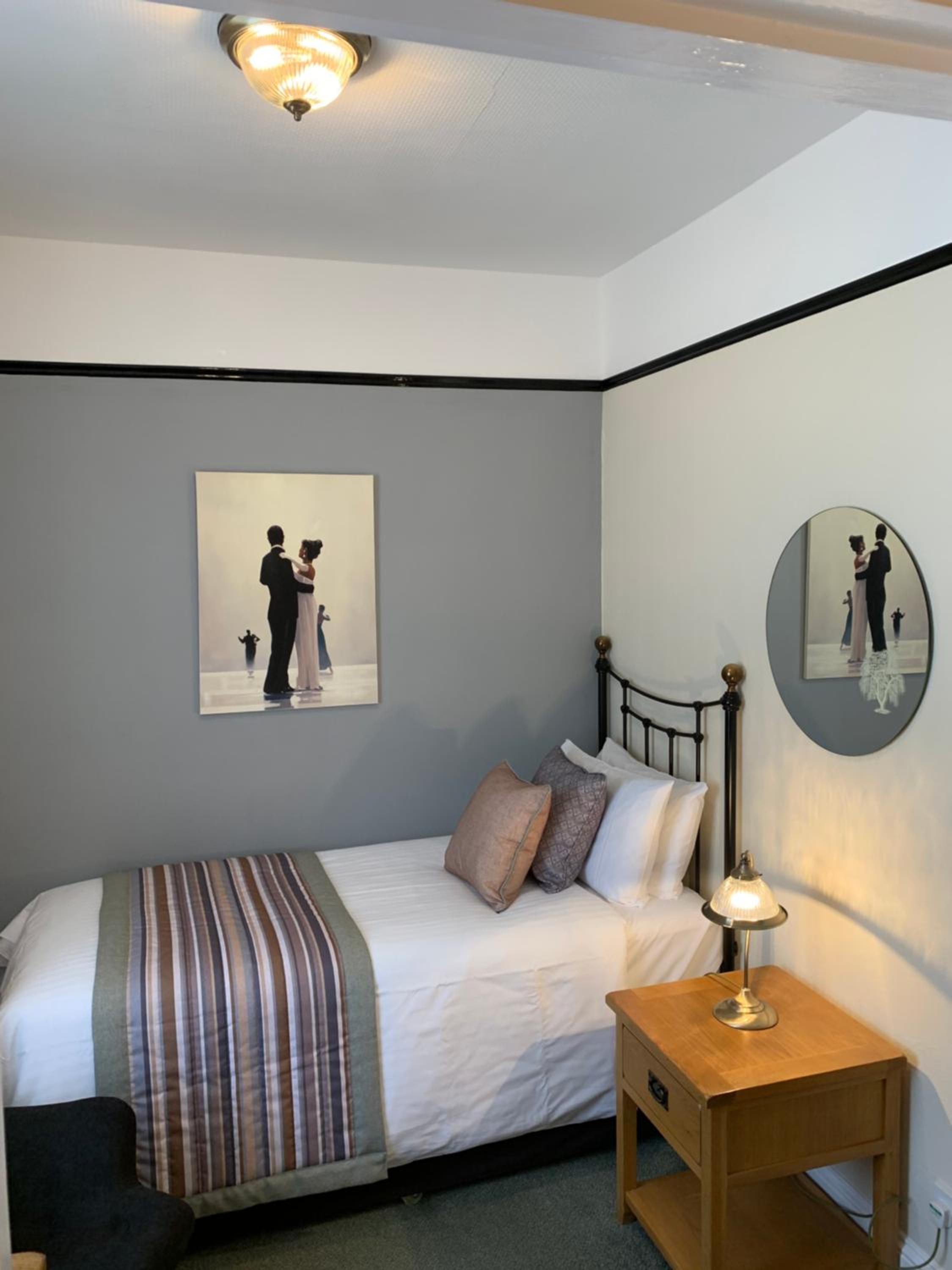 Single Room photo 2