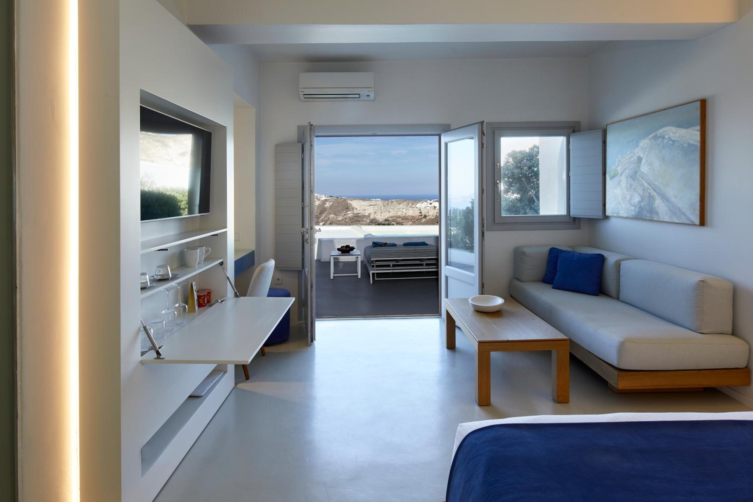 Infinity Suite with Heated Plunge Pool and Caldera View - Photo 5