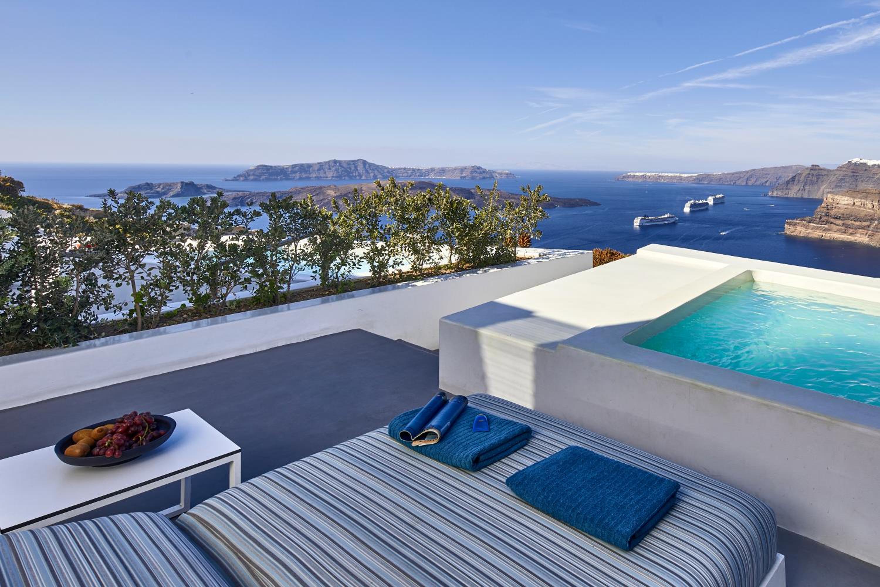 Infinity Suite with Heated Plunge Pool and Caldera View - Photo 7