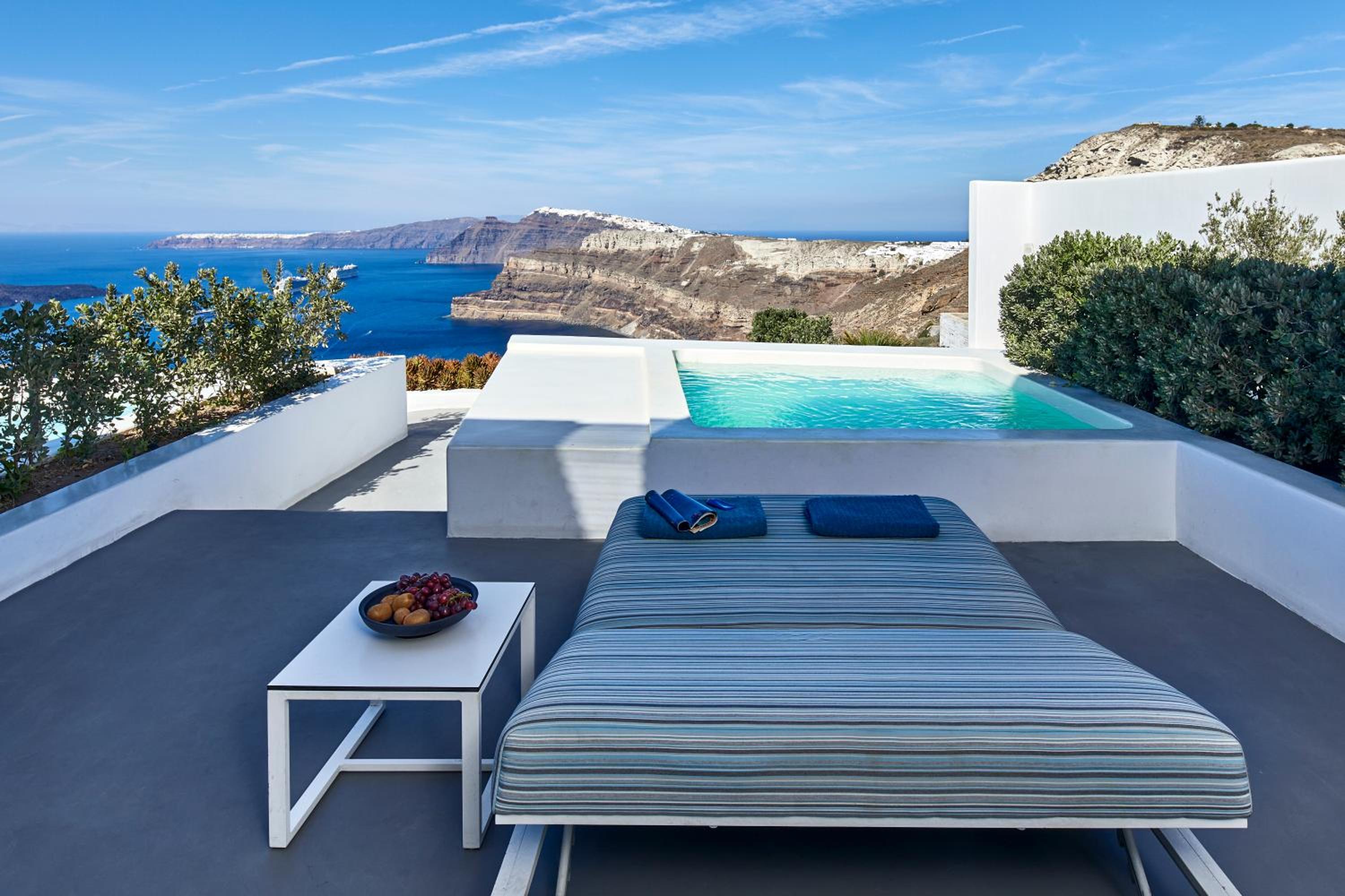 Infinity Suite with Heated Plunge Pool and Caldera View - Photo 18