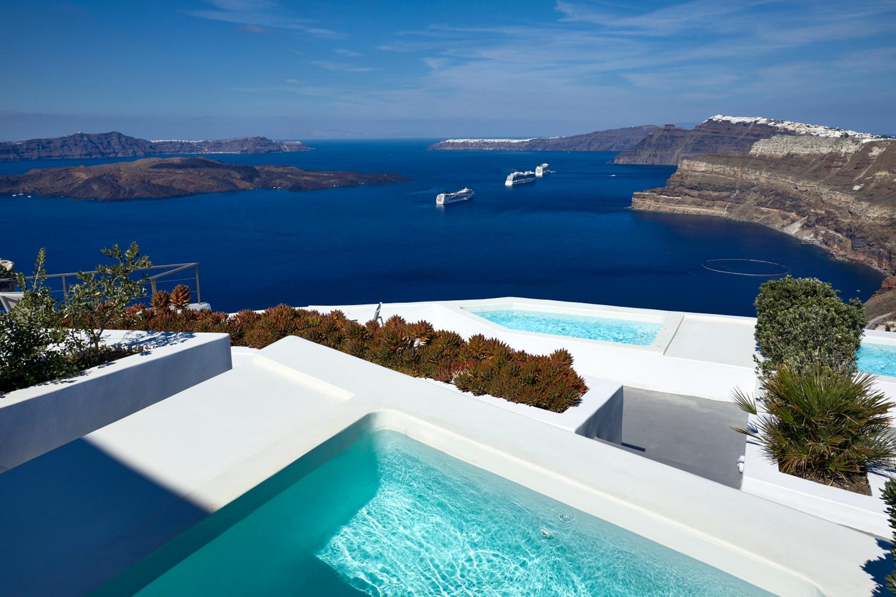 Infinity Suite with Heated Plunge Pool and Caldera View - Photo 14
