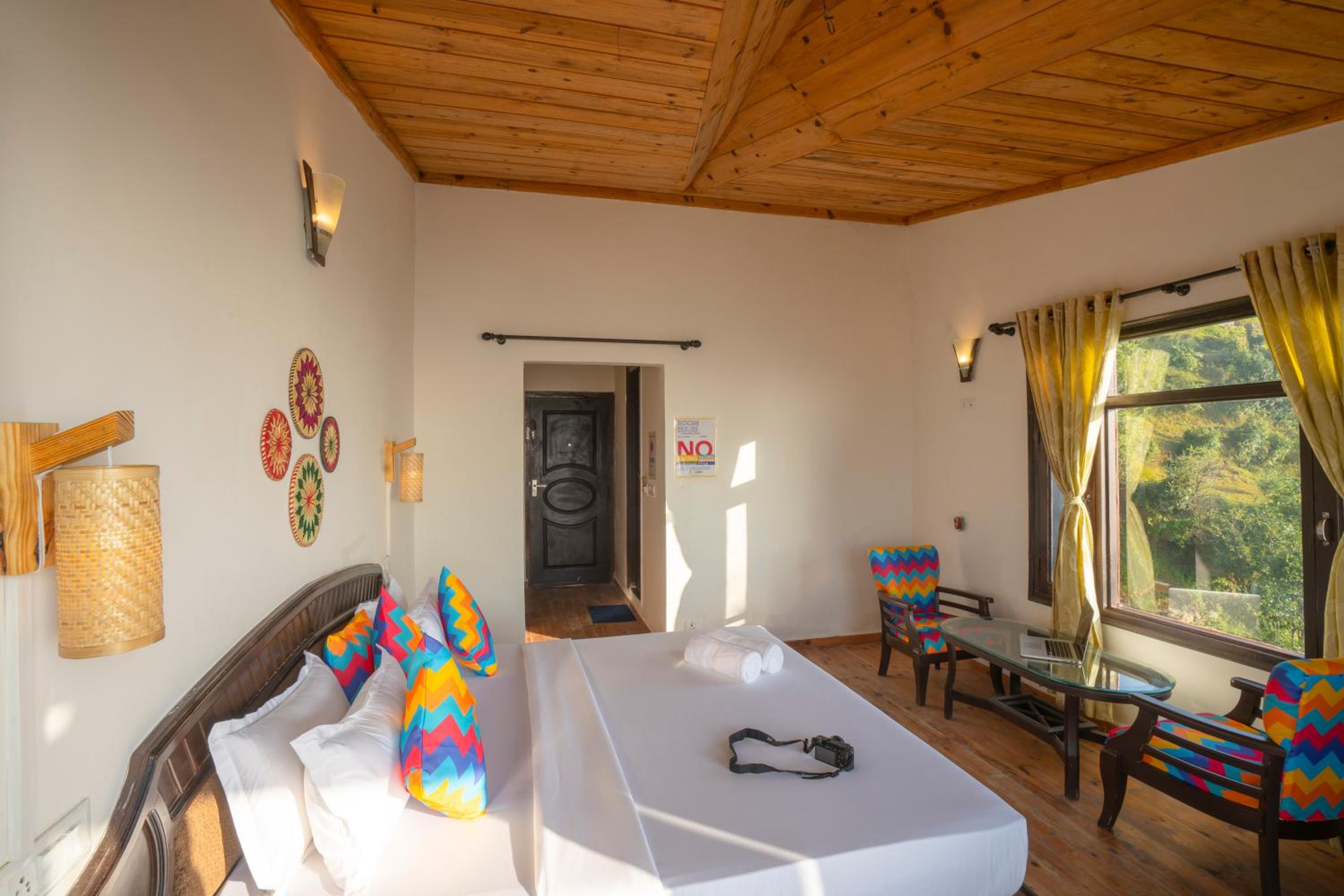 Deluxe Double Room with Bath - Photo 14