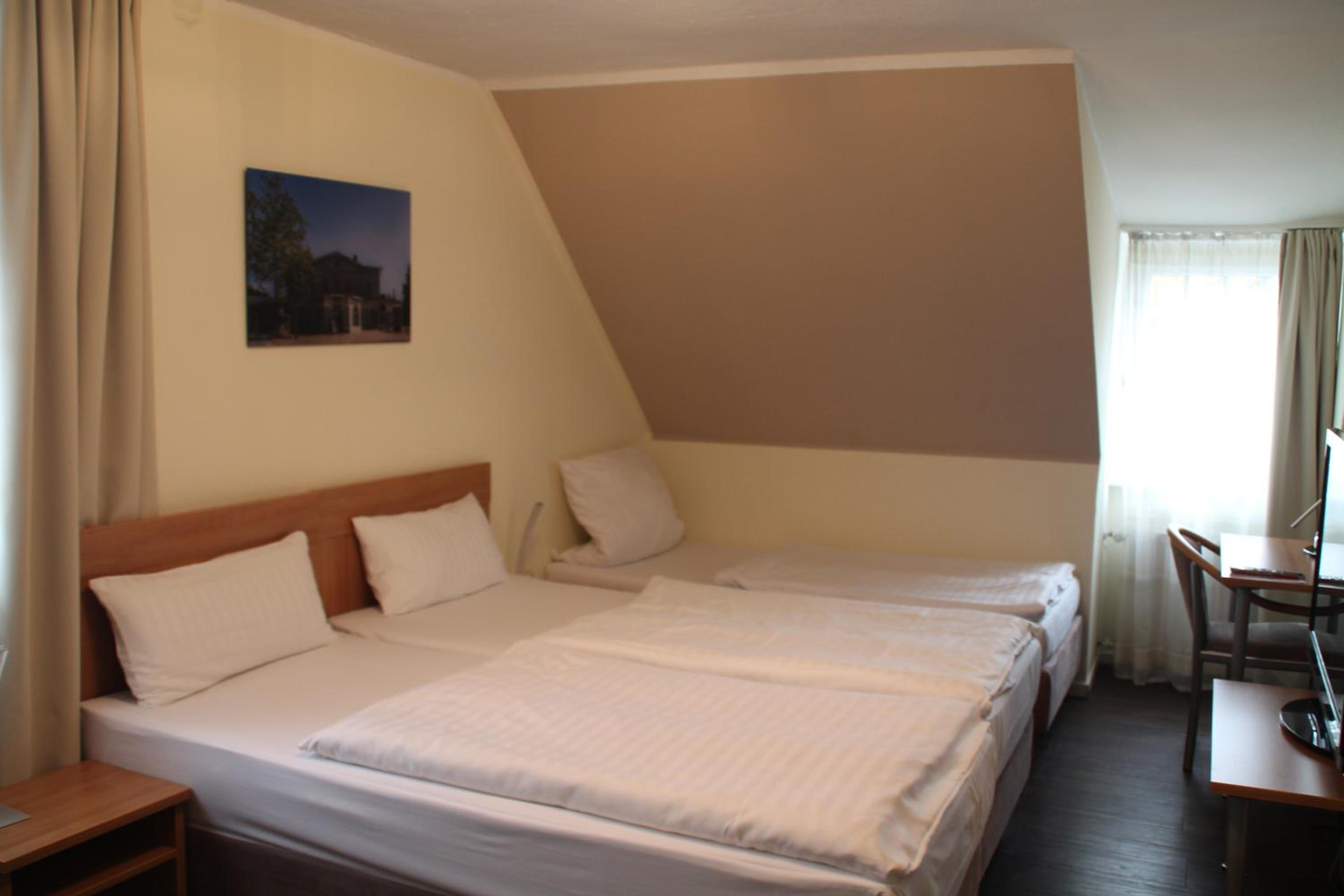 Standard Triple Room - Photo 1