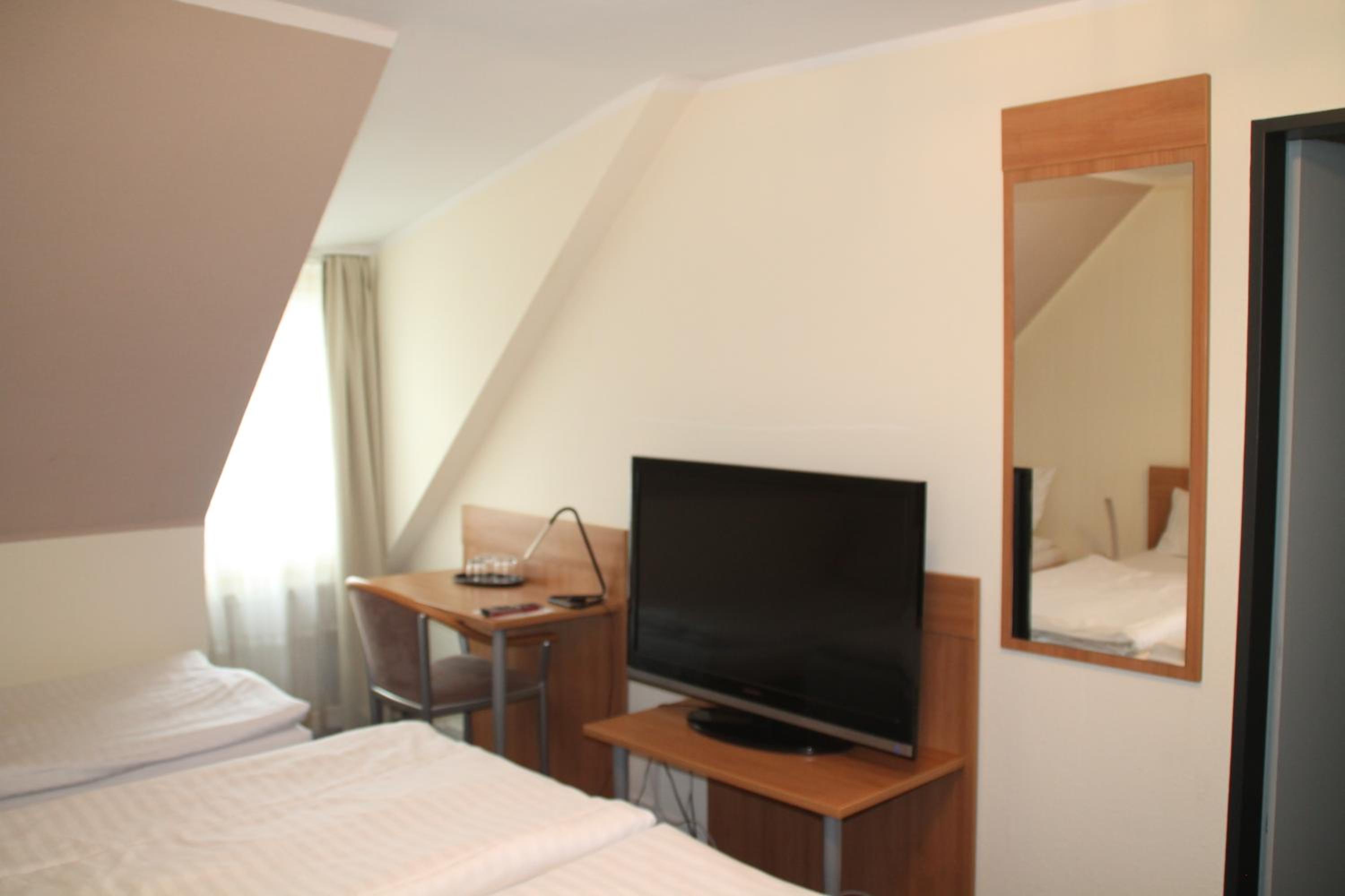 Standard Triple Room - Photo 2