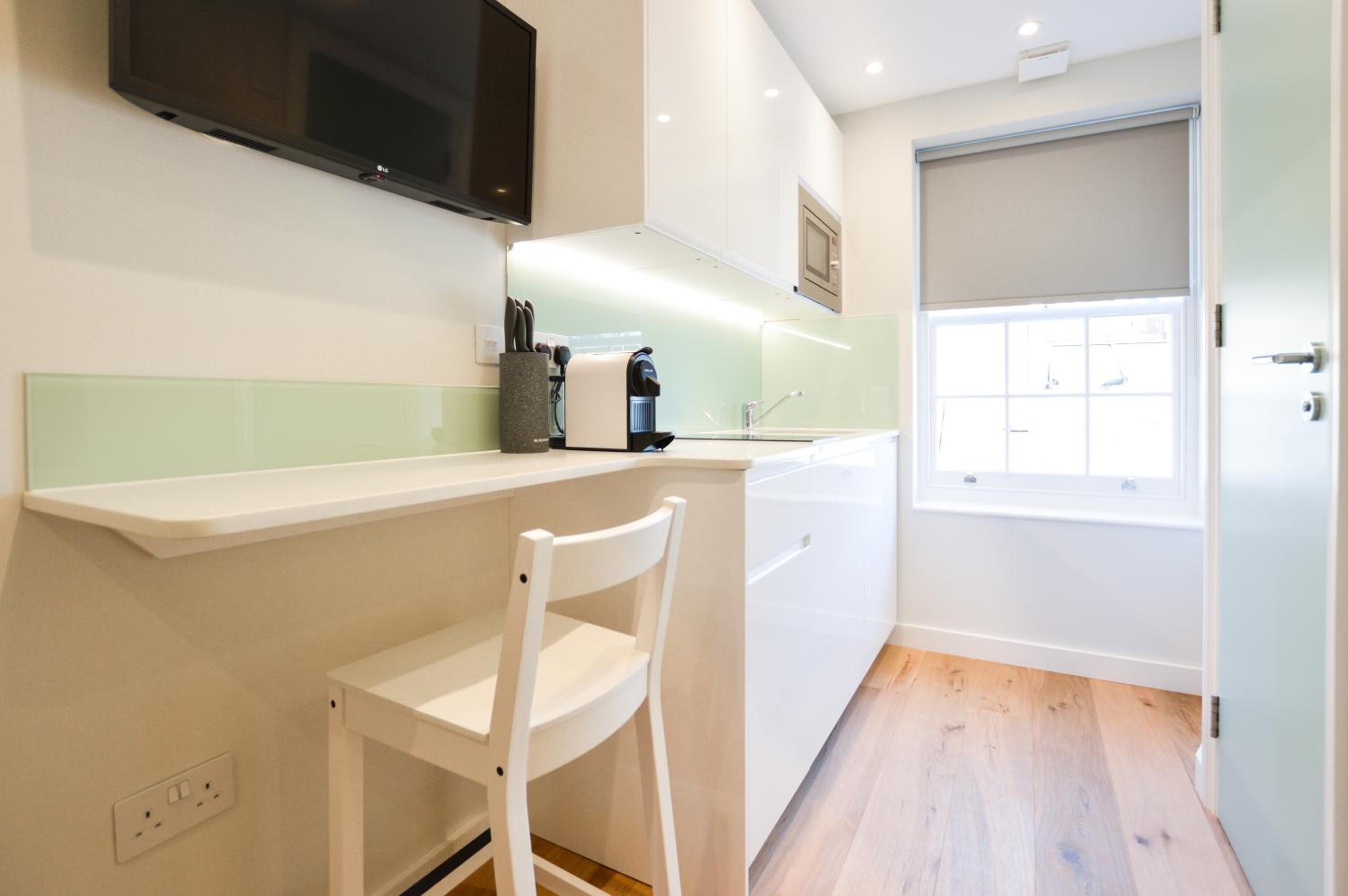 Small Studio Apartment photo 2