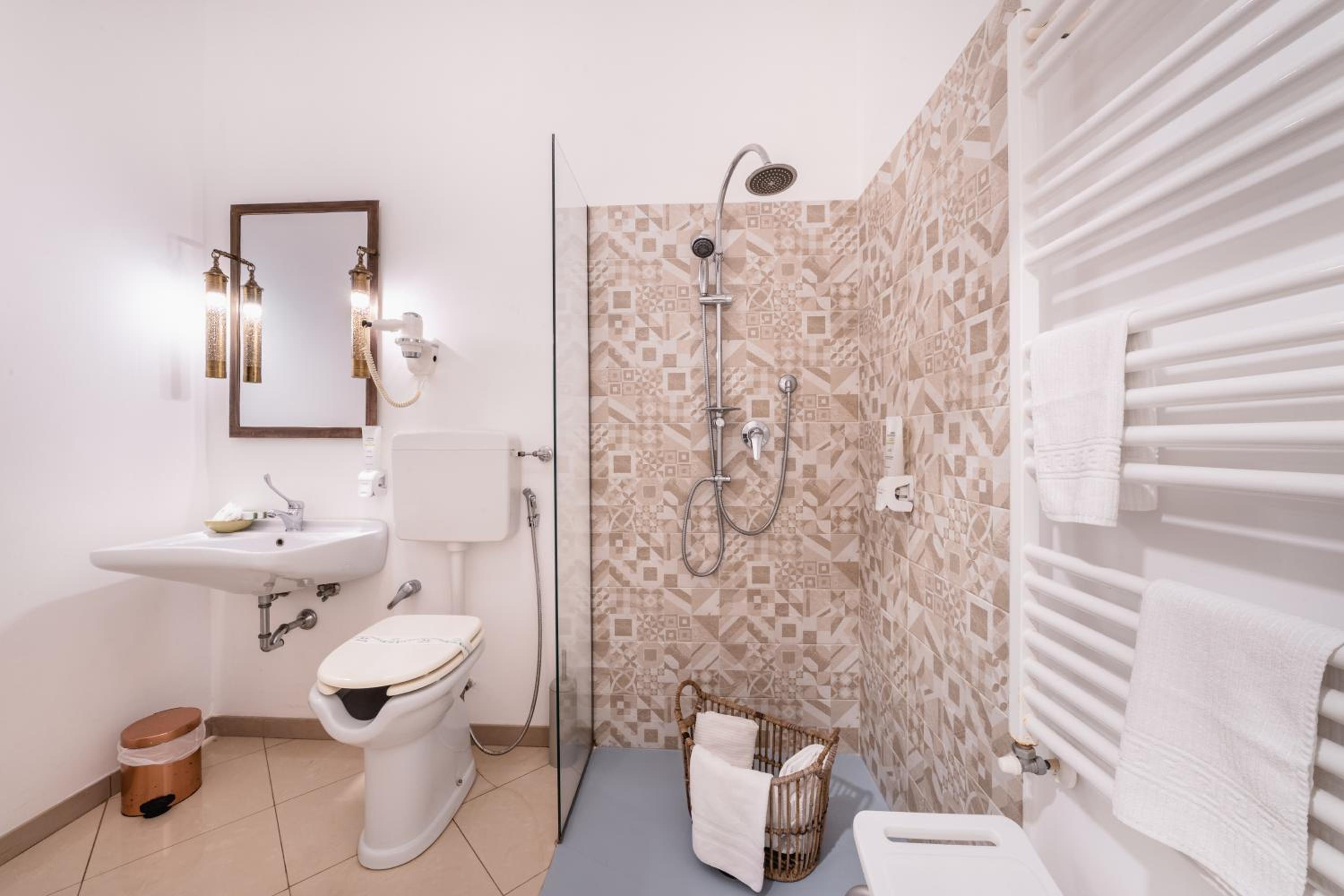 Love & Fama Hotel, Billede 4