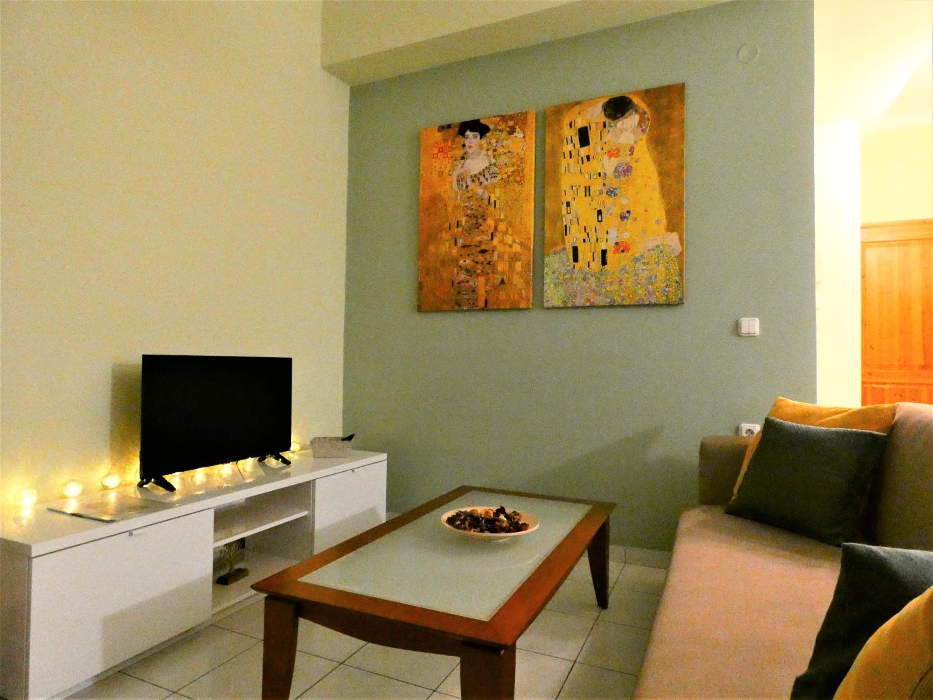 One-Bedroom Apartment photo 2