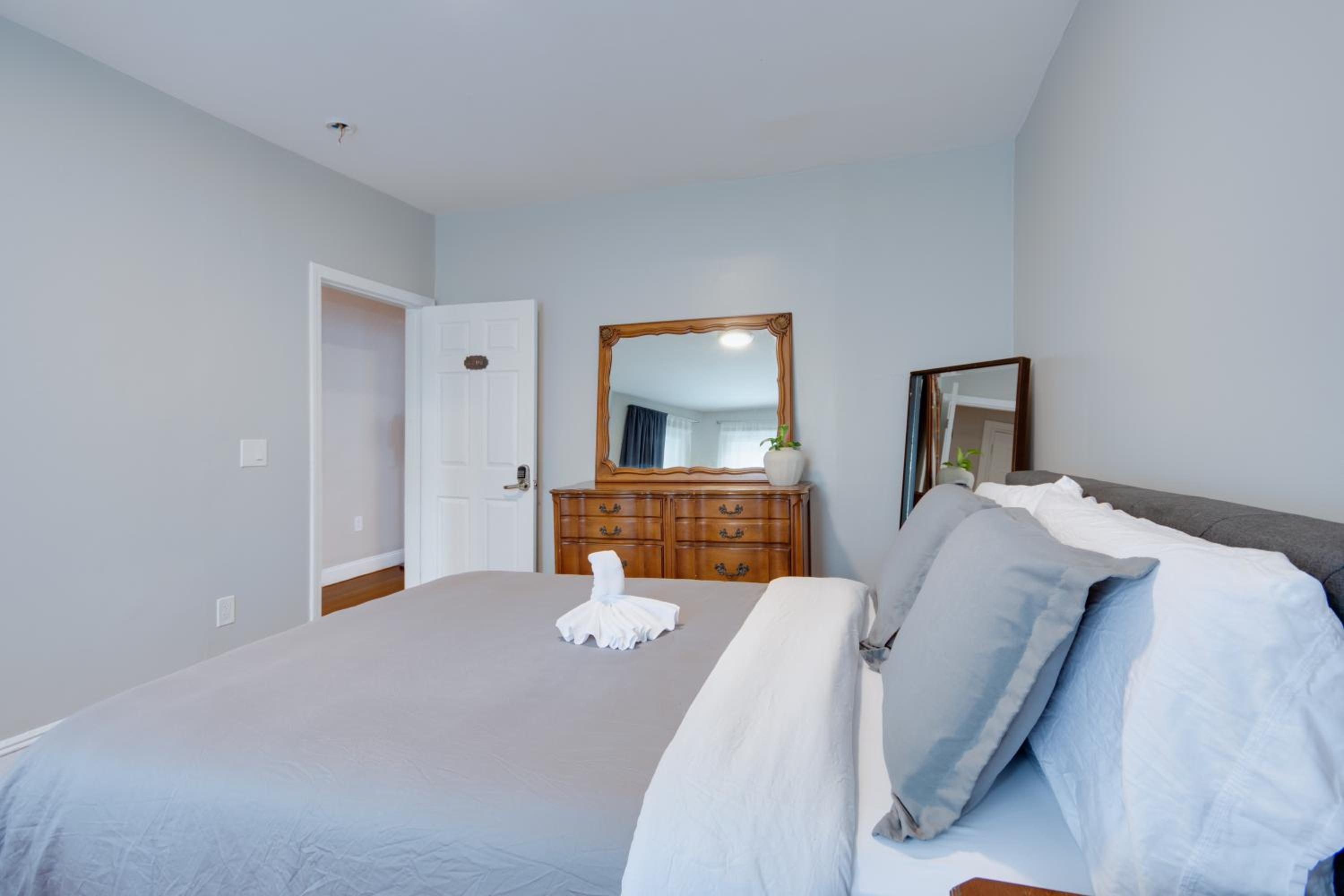 Three-Bedroom Apartment photo 1