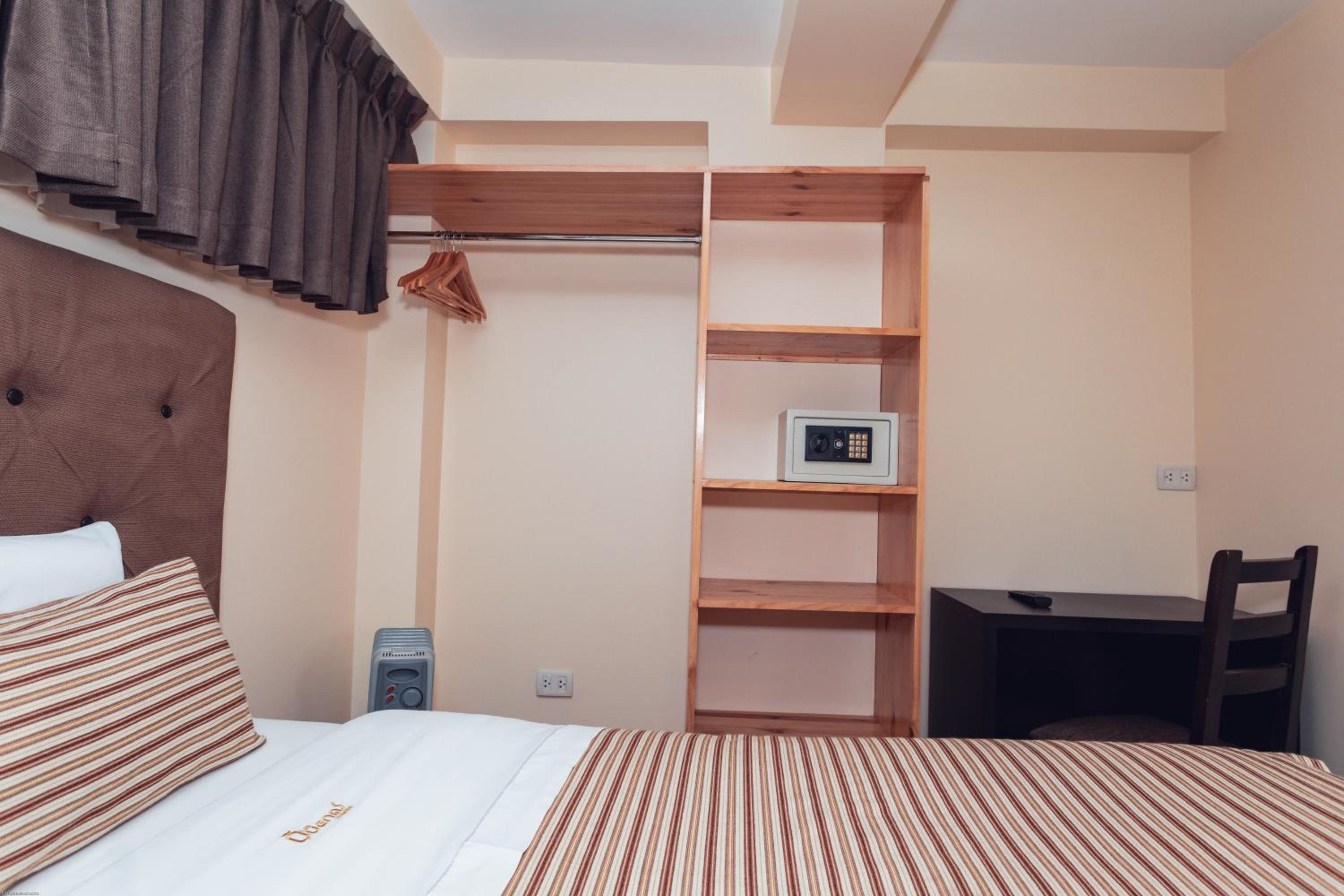 Single Room with Private Bathroom photo 3