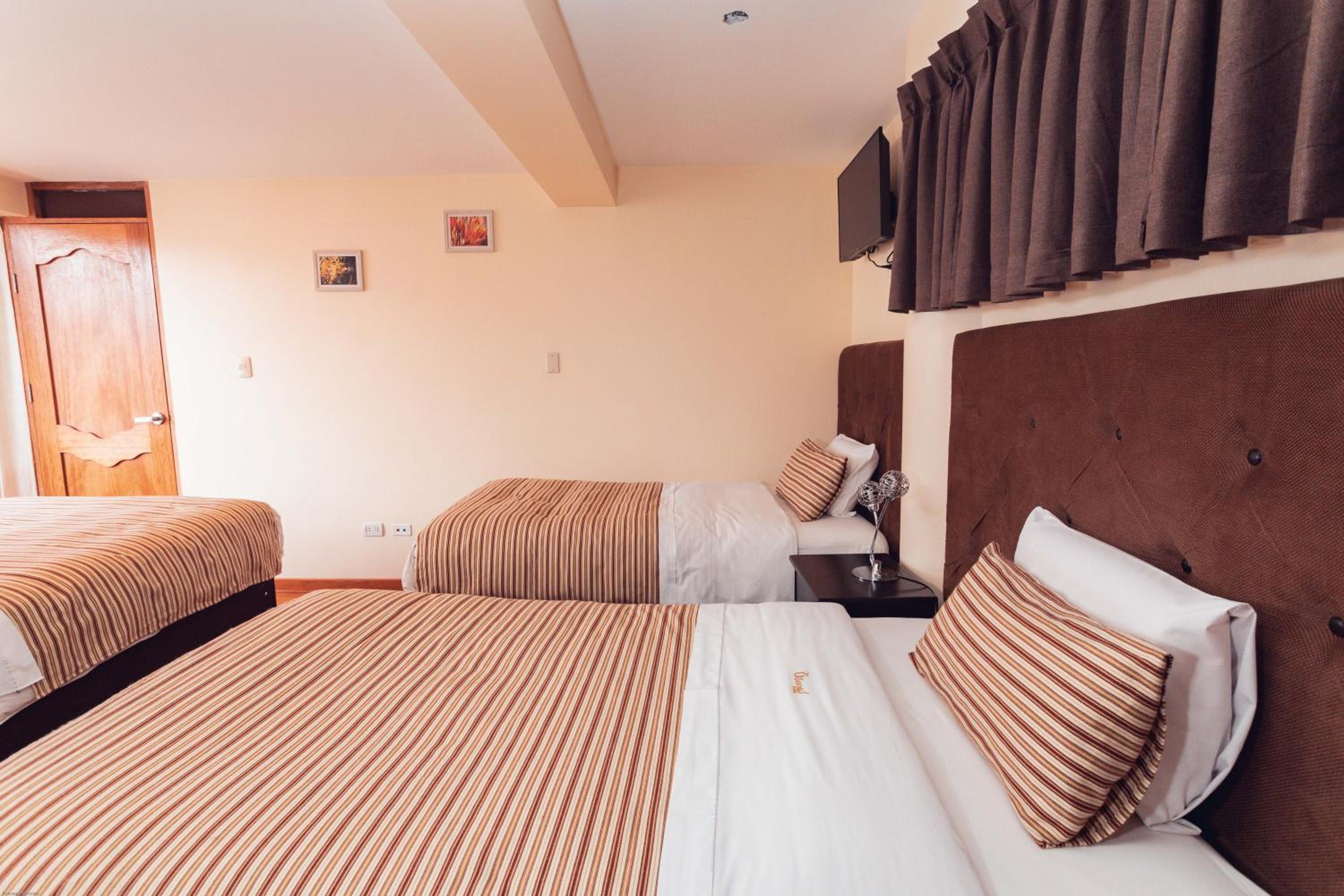 Quadruple Room with Private Bathroom photo 1