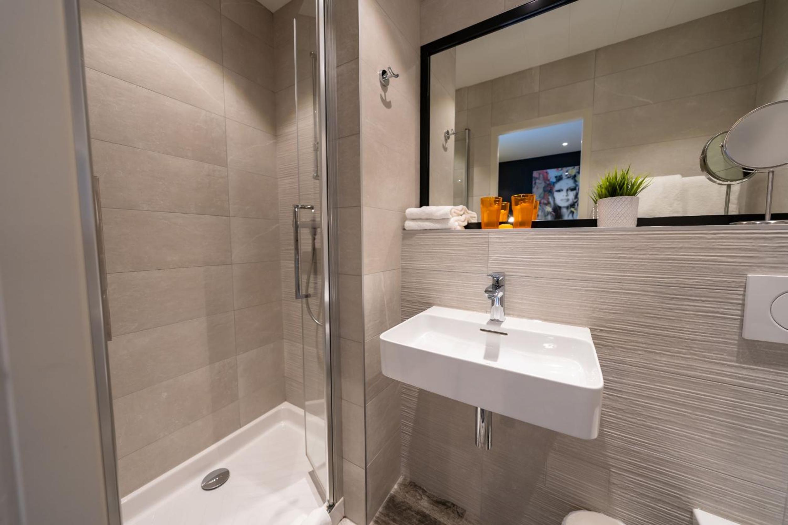 Standard Double or Twin Room - Photo 3