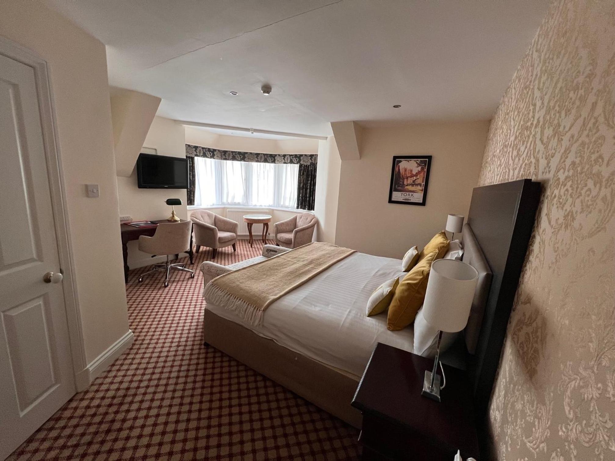 Deluxe Room - Photo 6