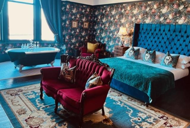 Queen Suite