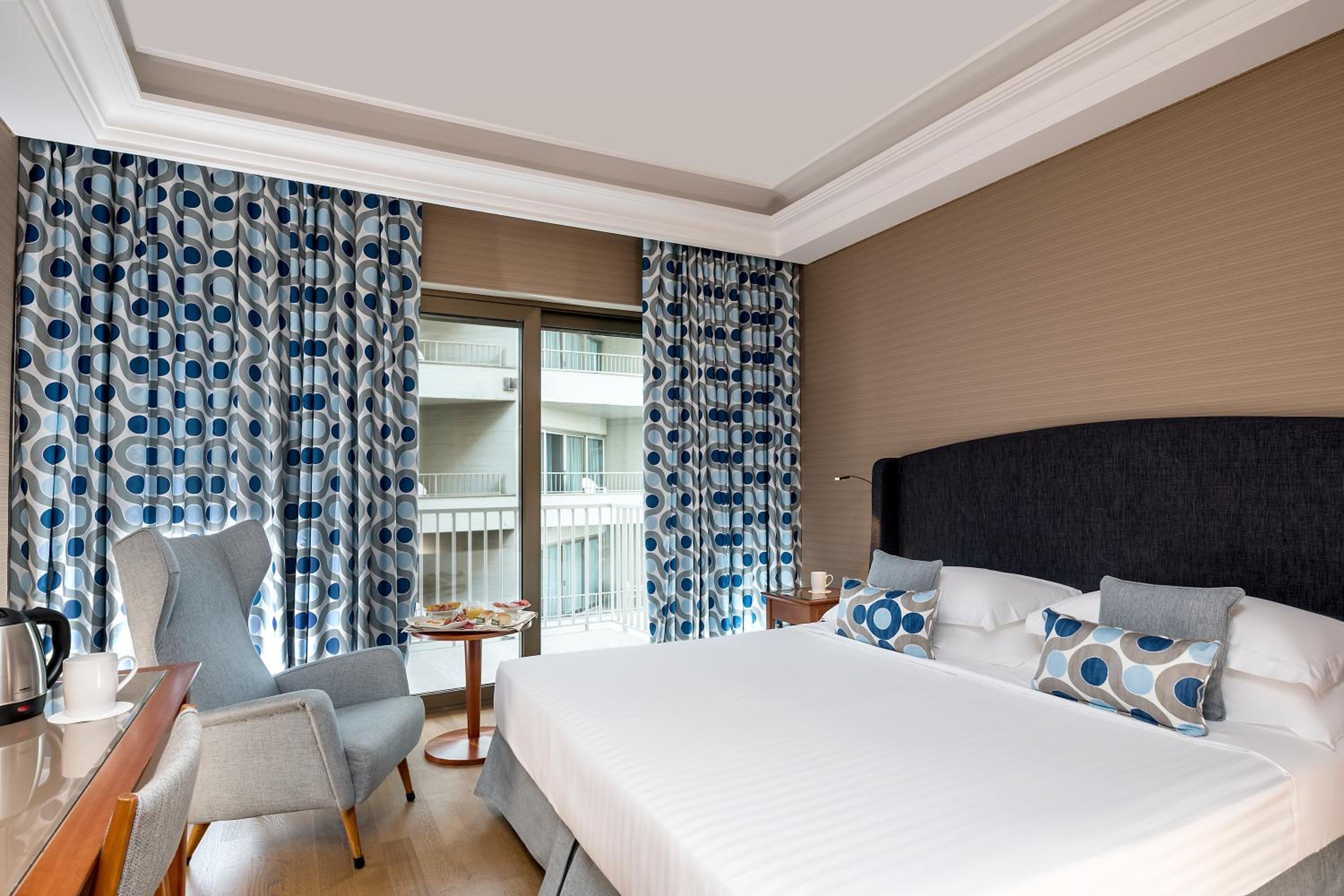 Double or Twin Room with Partial Sea View