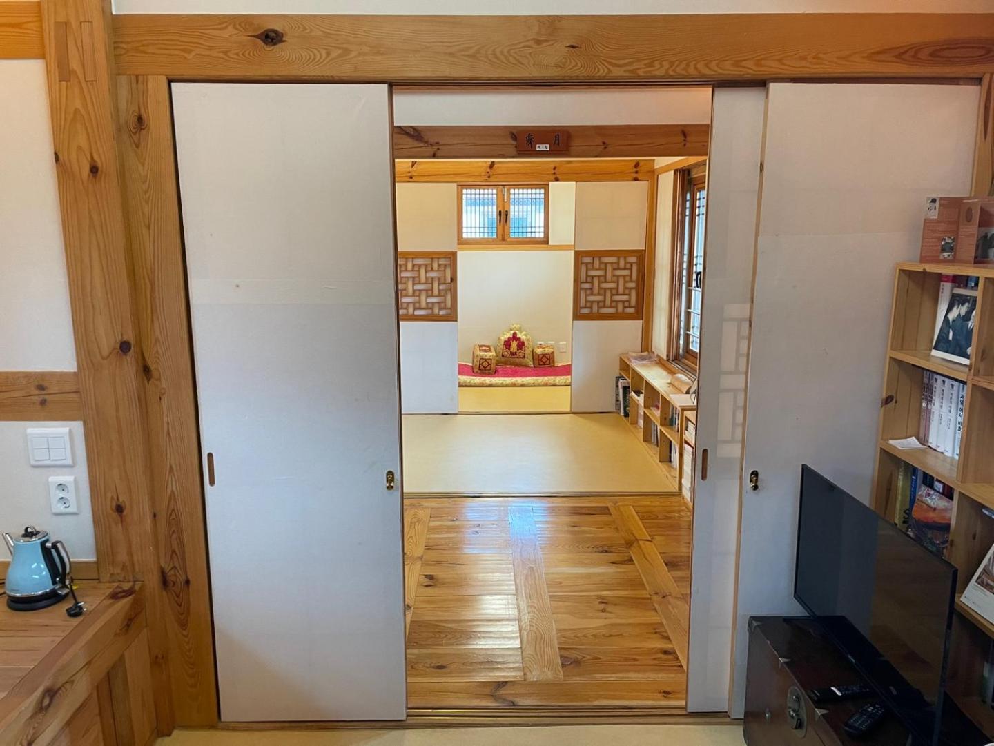 Suite - Photo 18