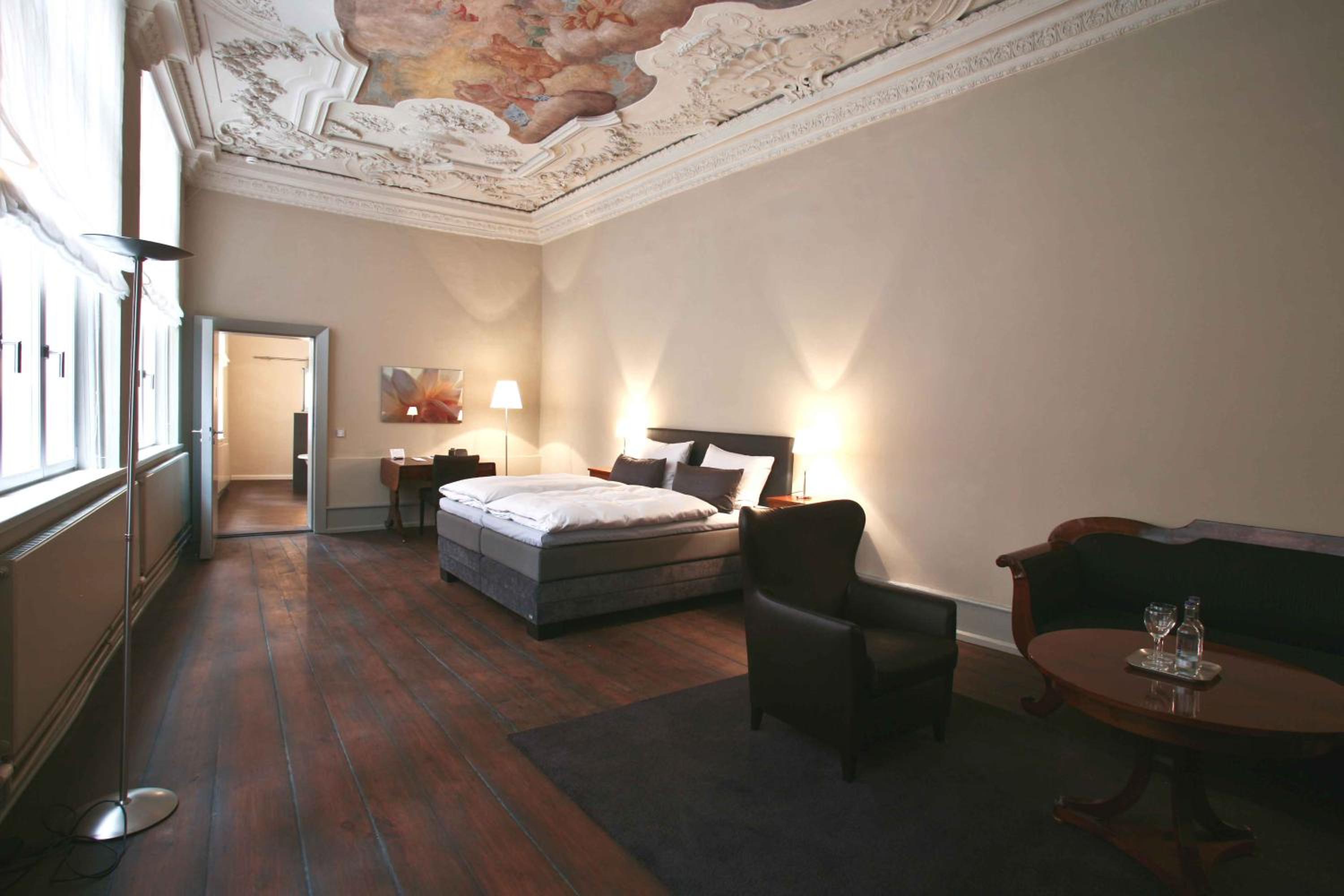 Deluxe Suite - Photo 1