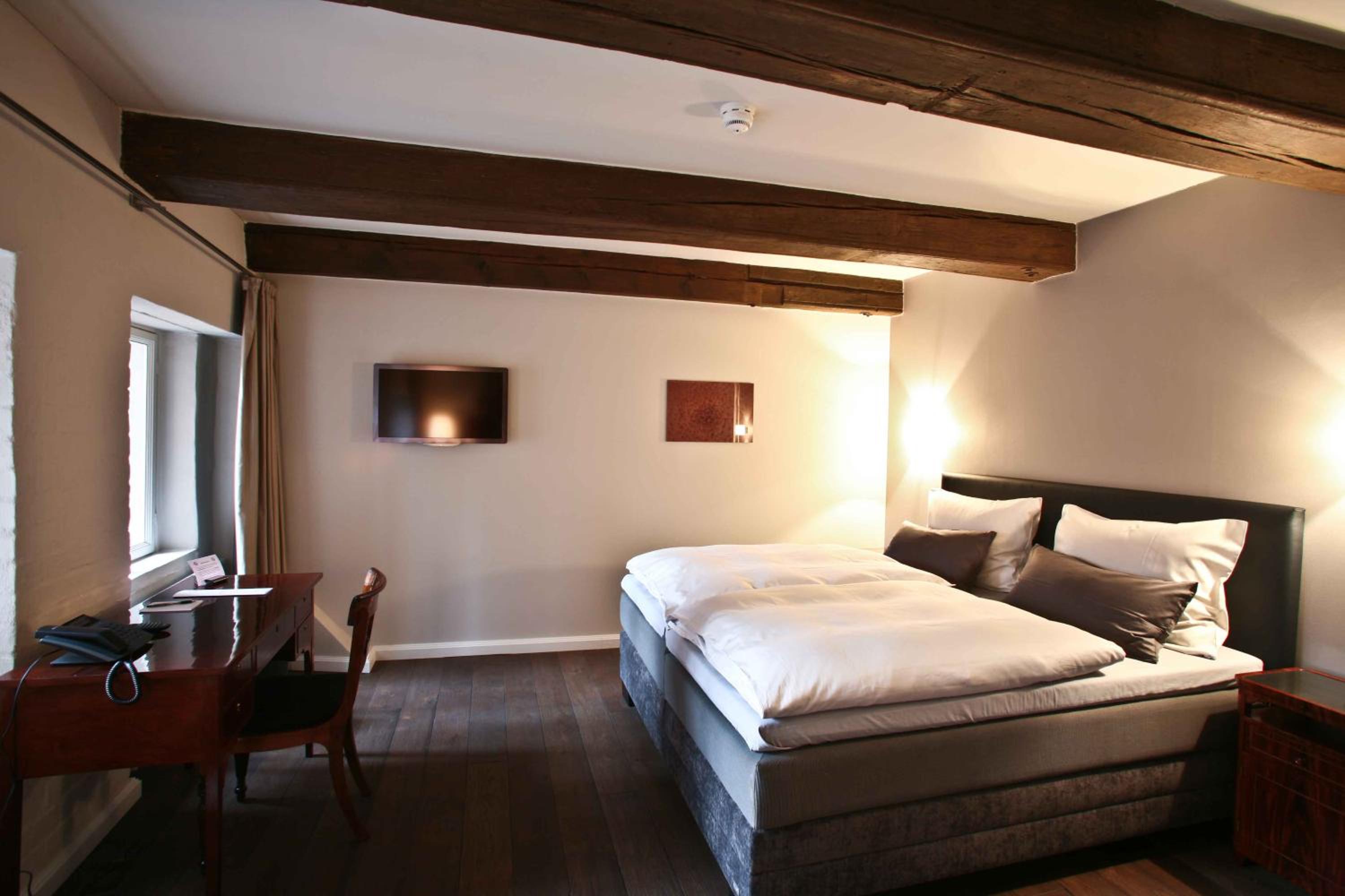 Double Room with Private Bathroom - Photo 2