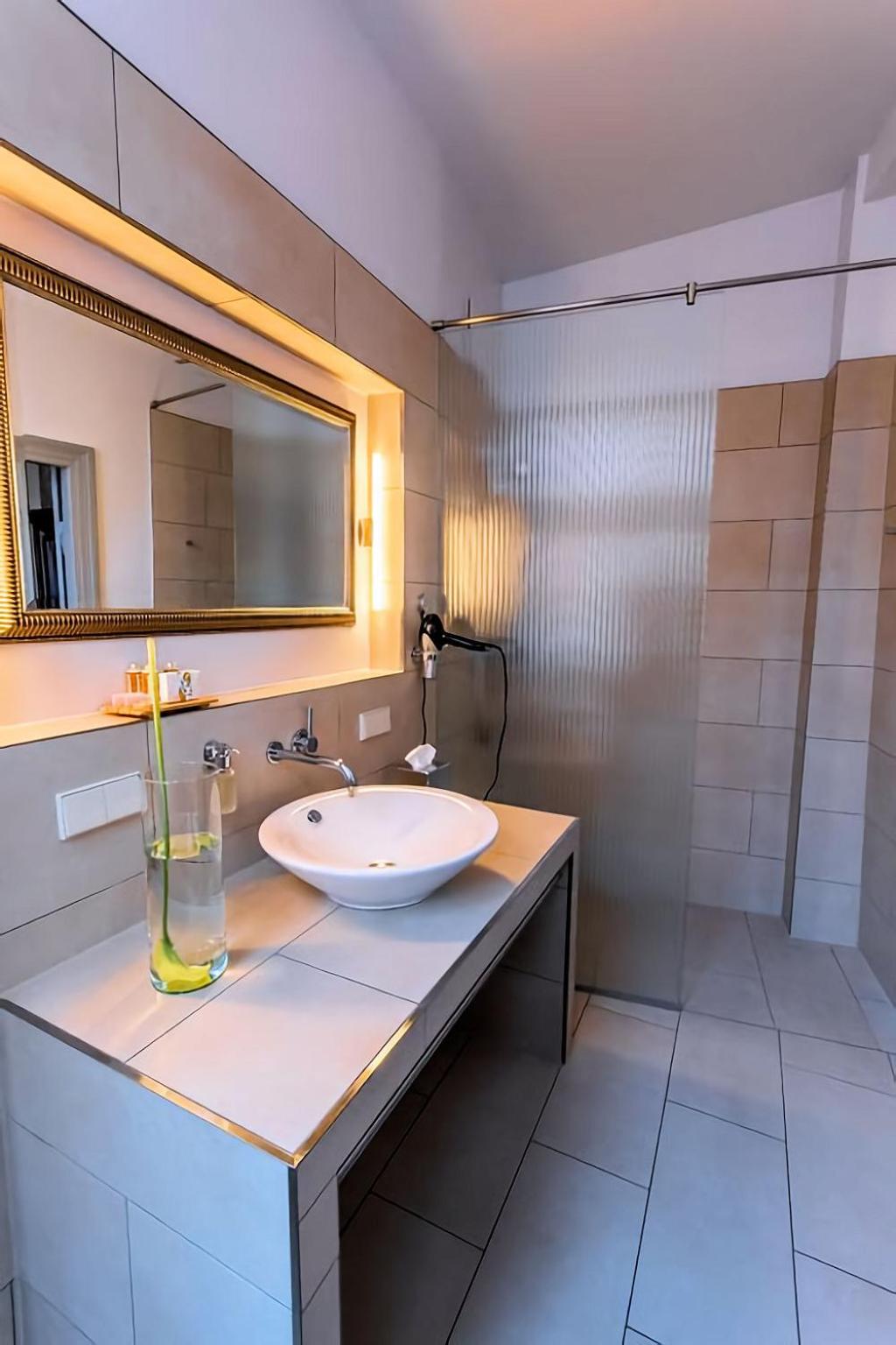 Deluxe Suite - Photo 4