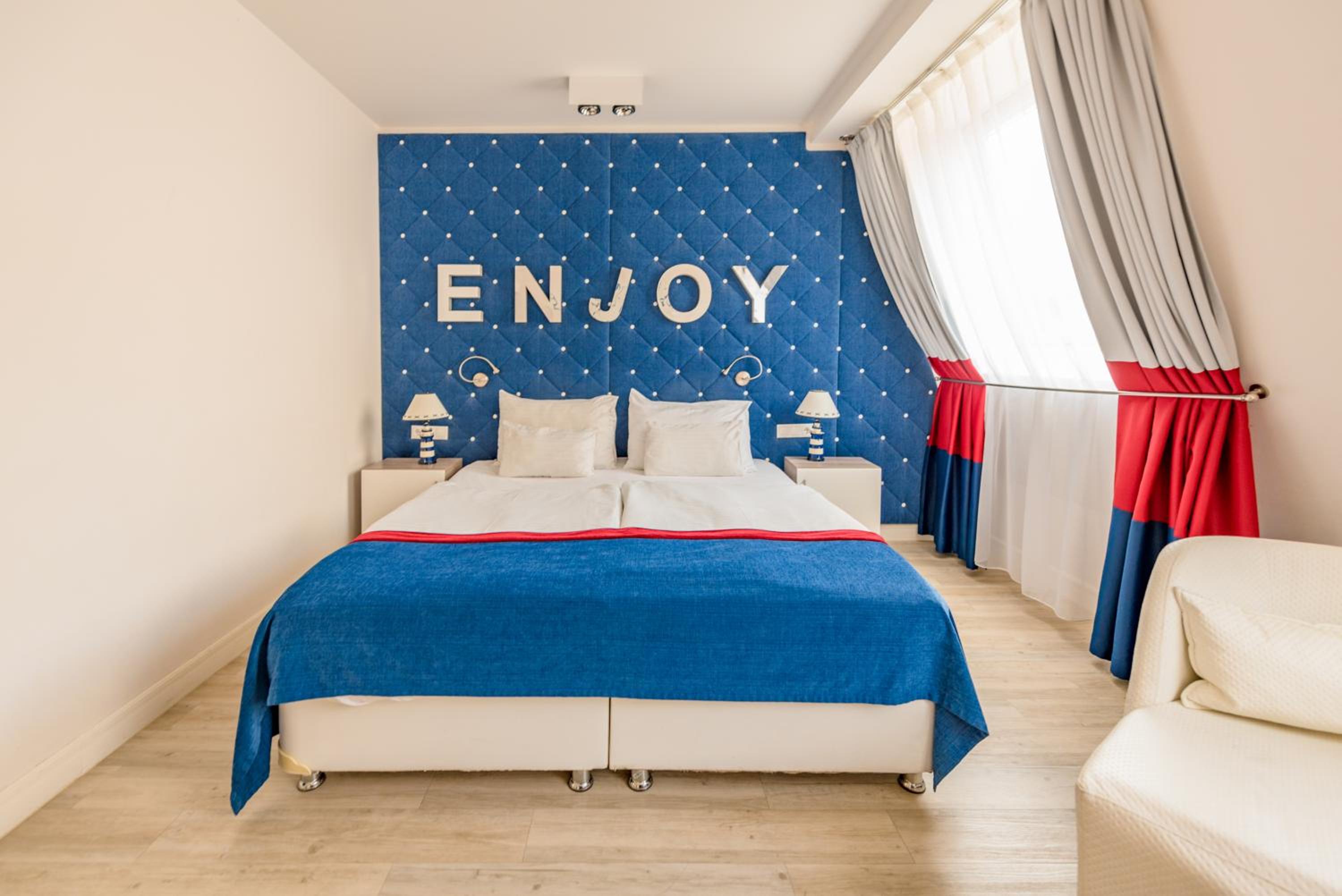 Superior Double or Twin Room thumbnail 5