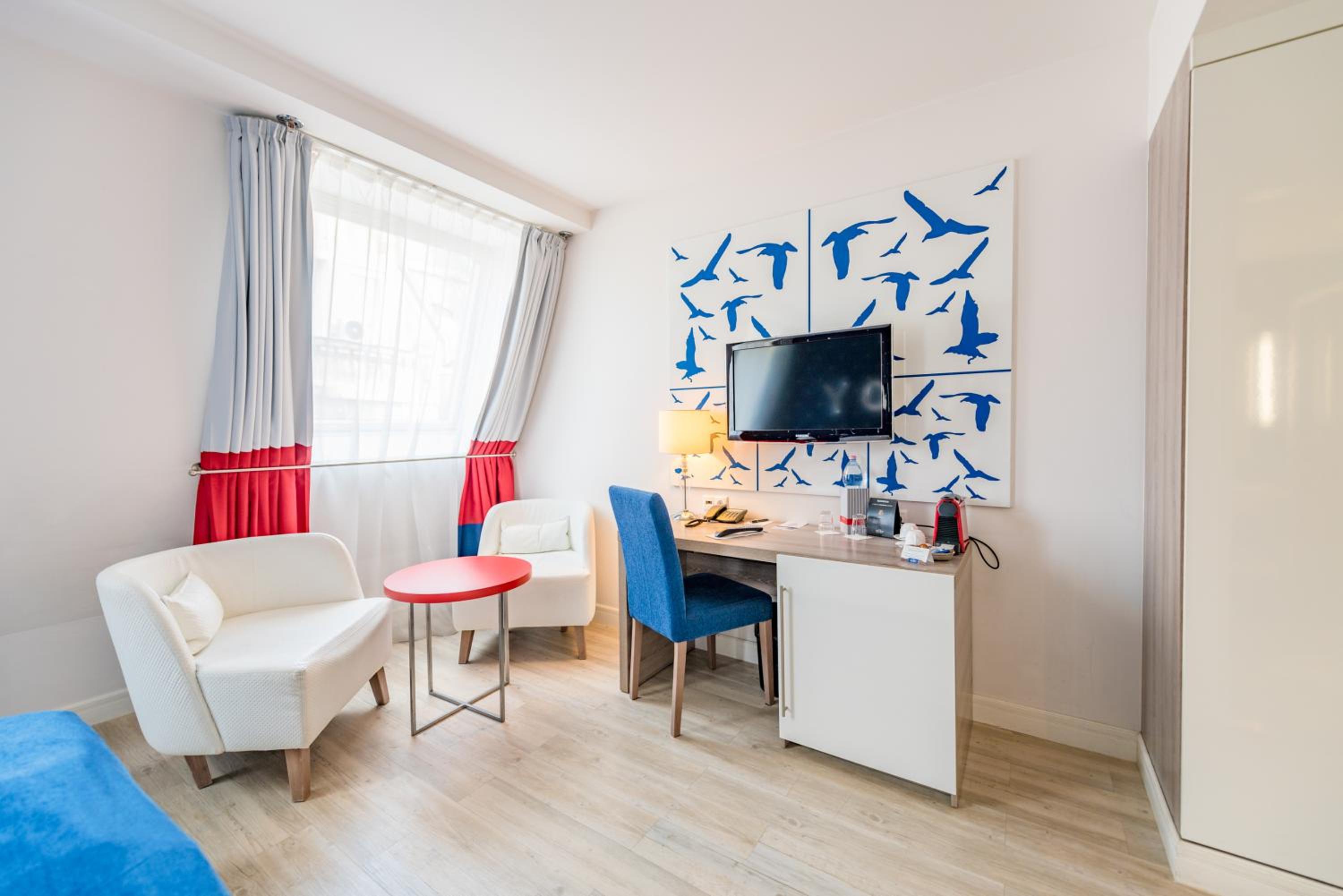 Superior Double or Twin Room thumbnail 6