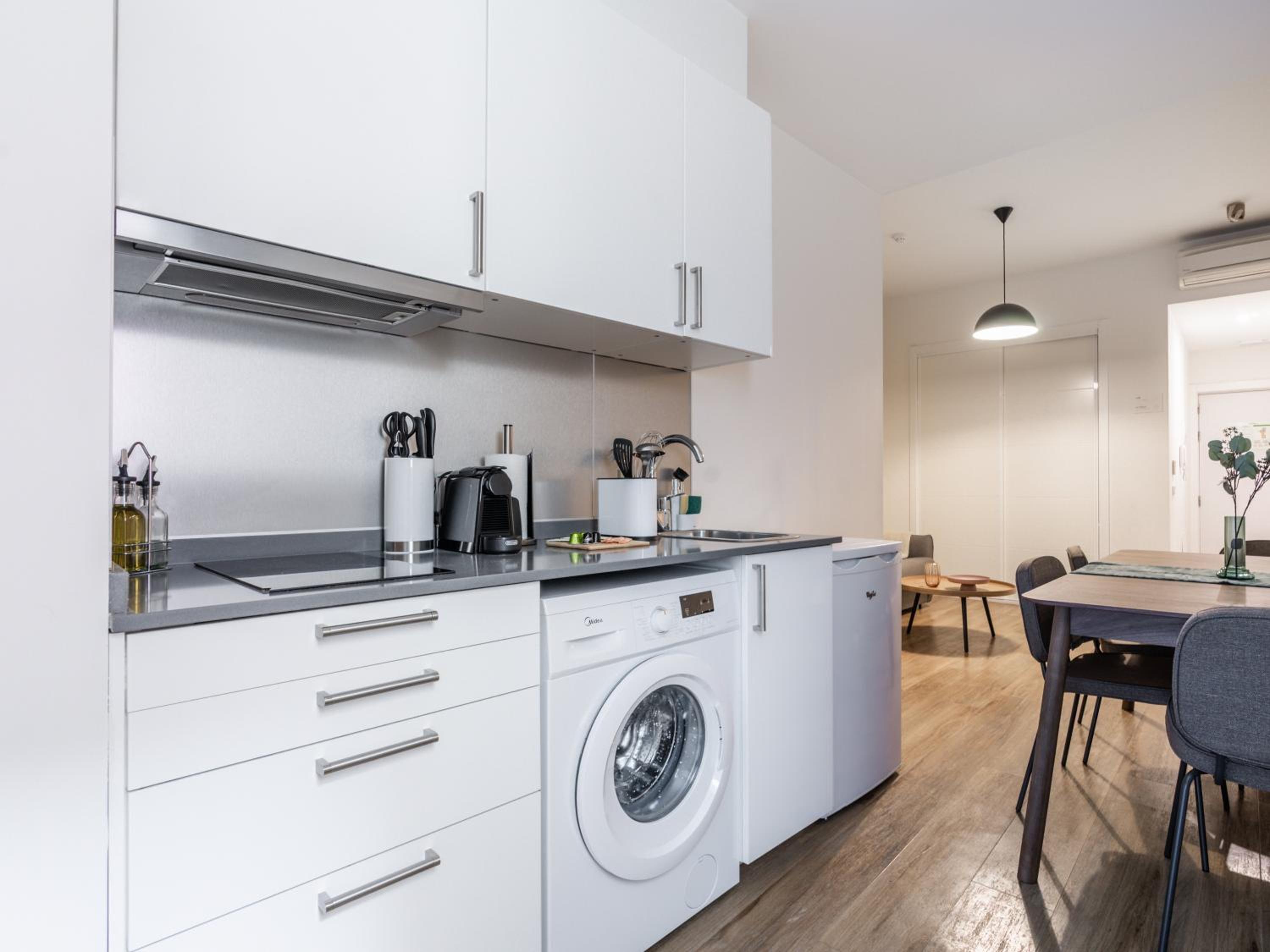 One-Bedroom Apartment - Photo 3