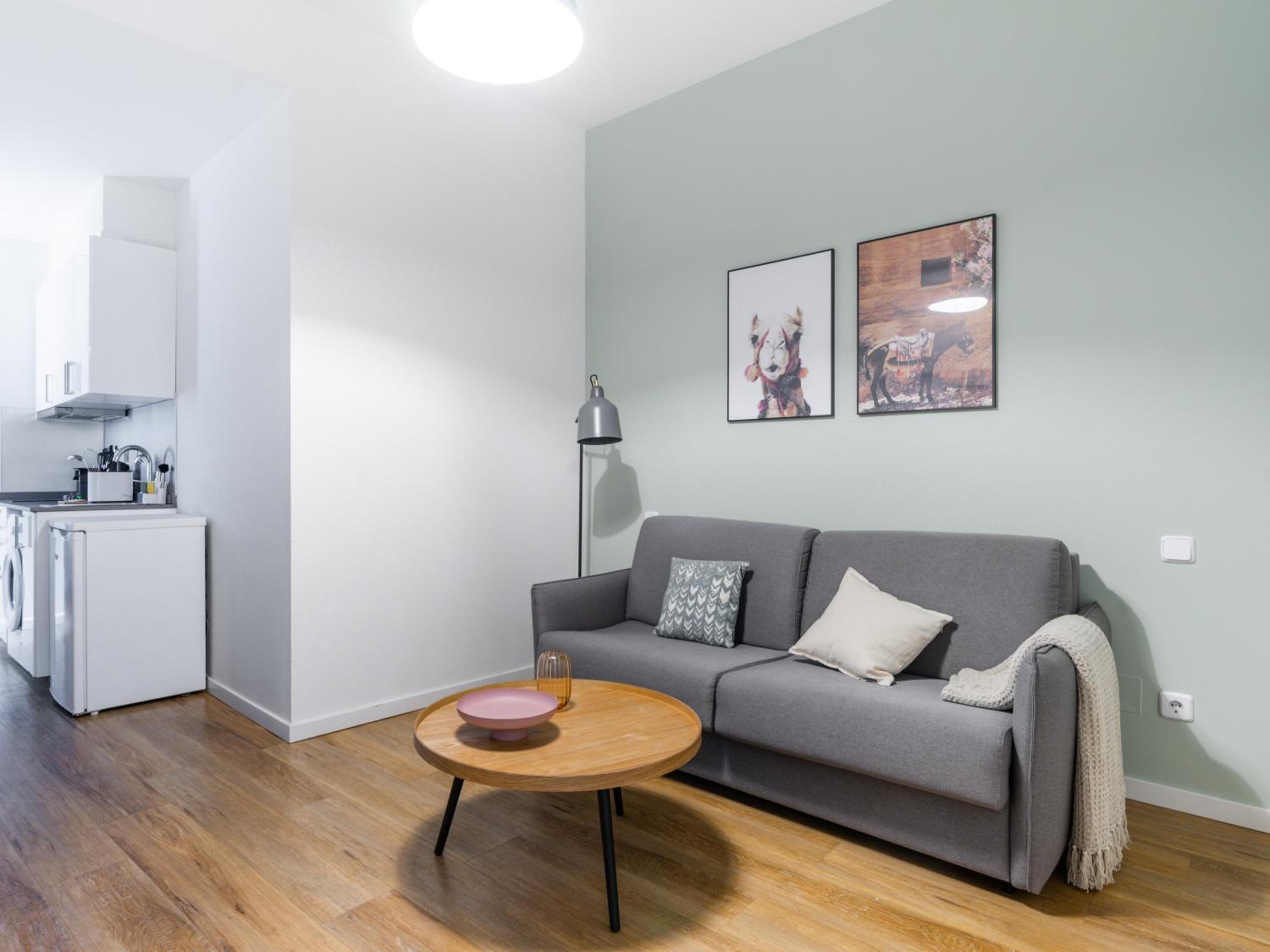 One-Bedroom Apartment - Photo 4