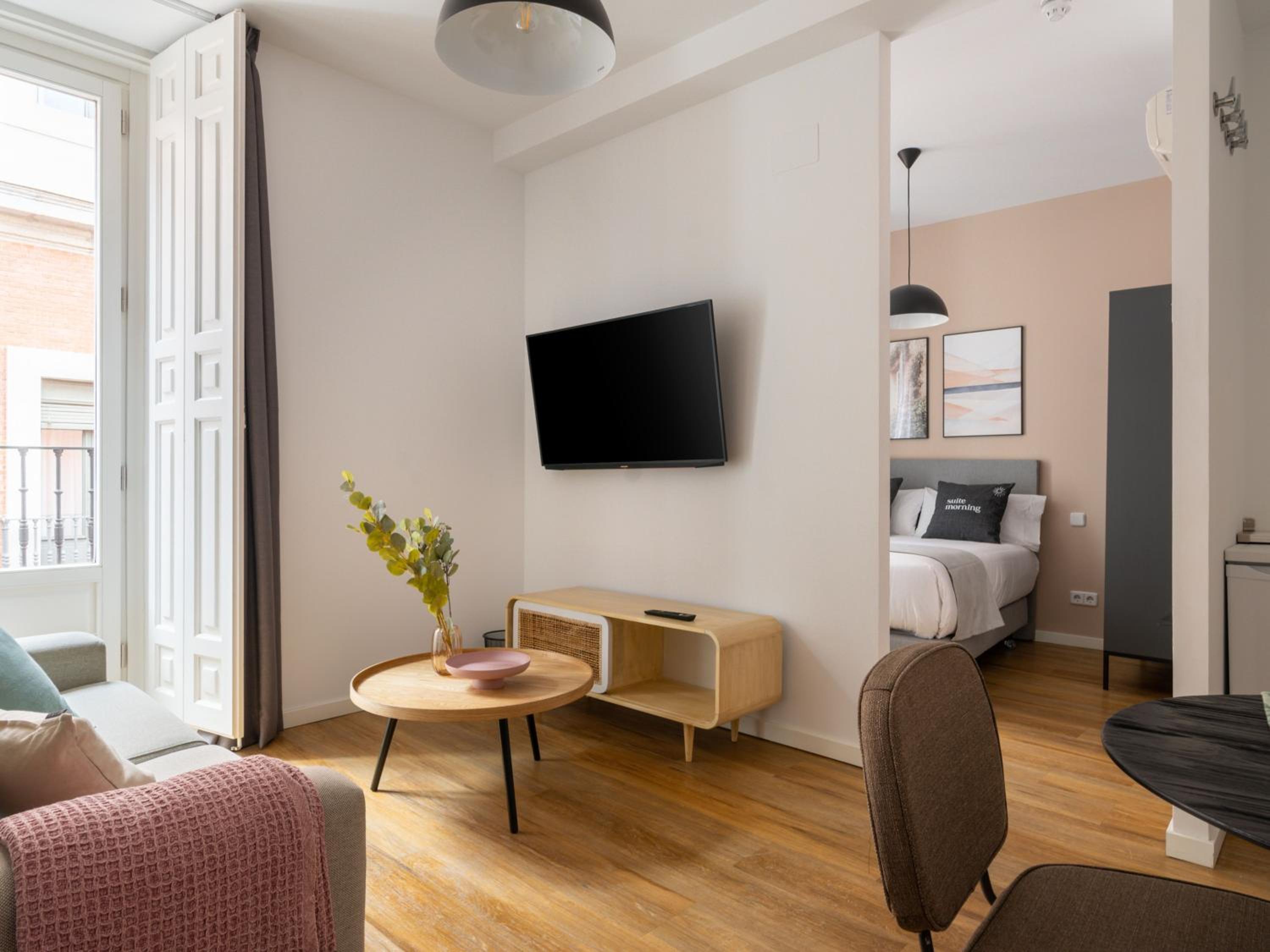 Studio Apartment with Balcony photo 2