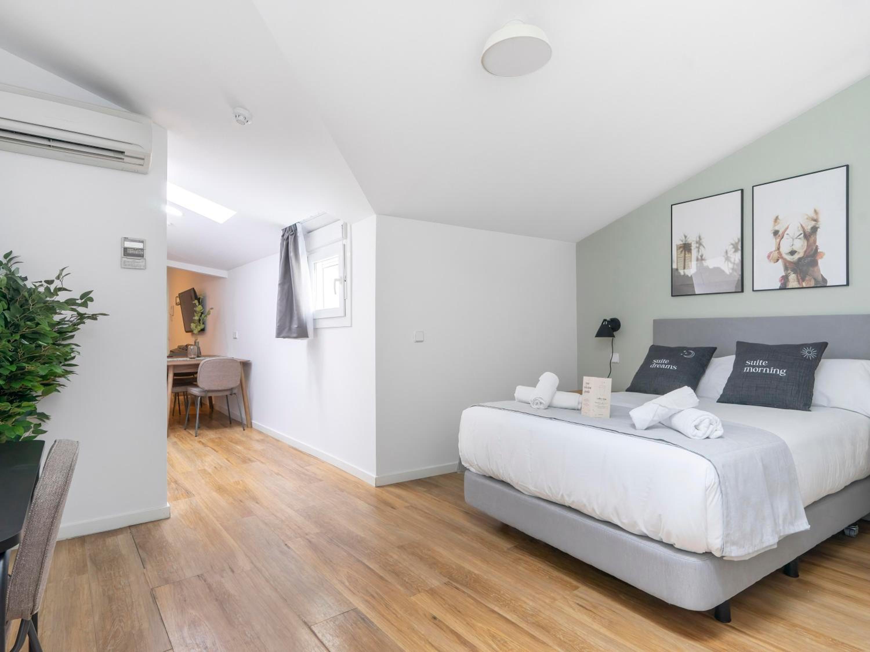 Studio Apartment - Photo 1